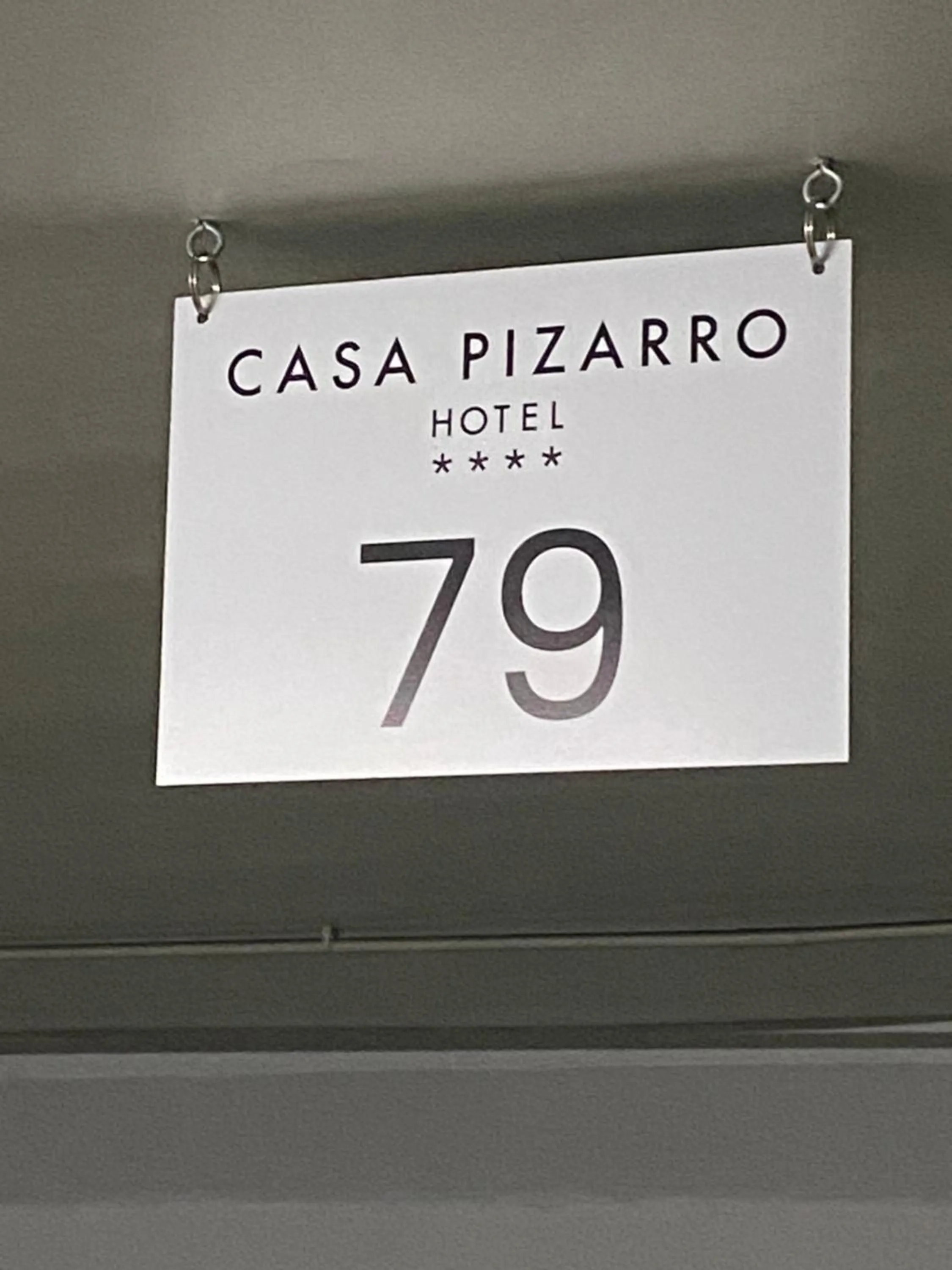 Parking in Casa Pizarro Hotel