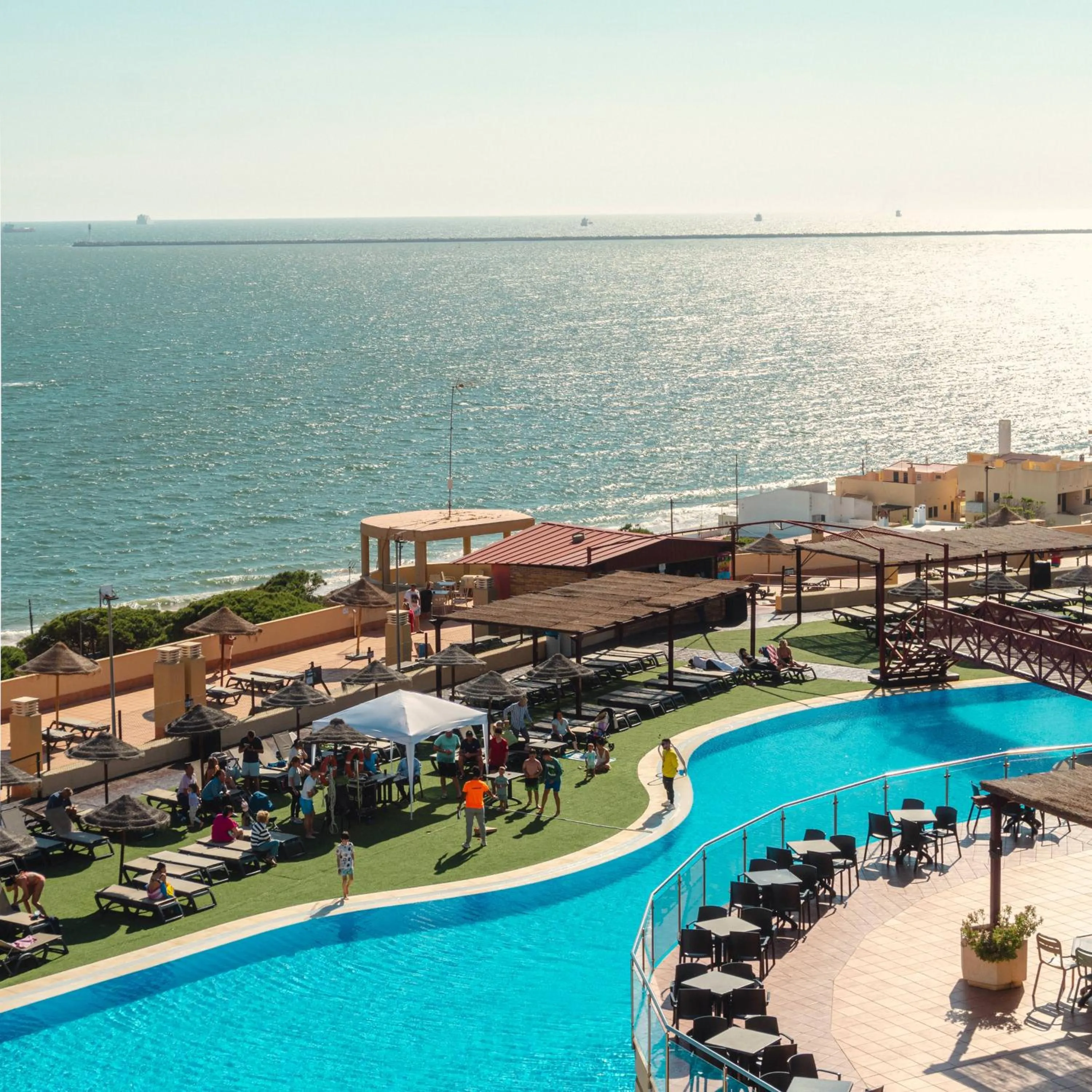 Swimming pool in Ohtels Mazagon