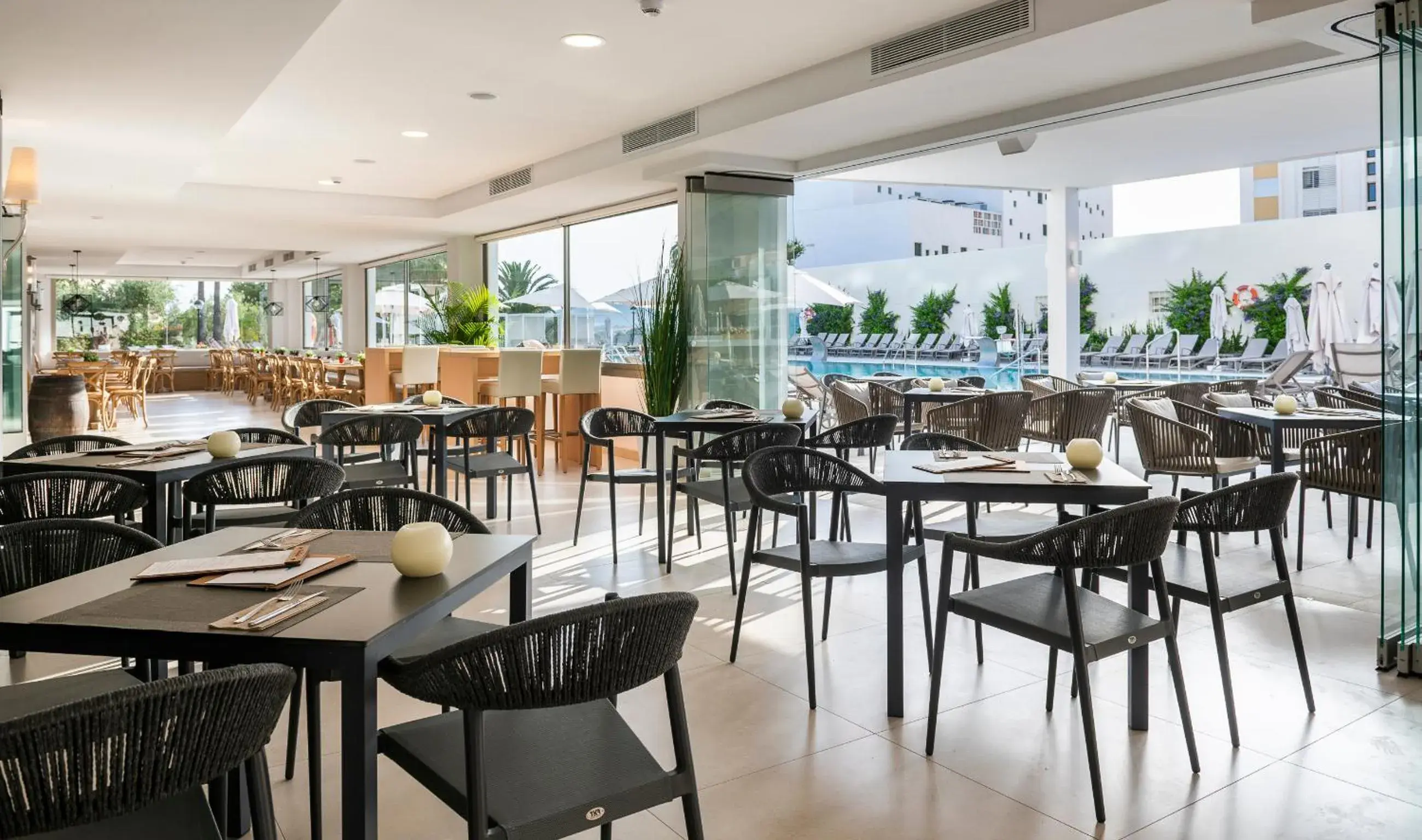 Restaurant/places to eat in Tomir Portals Suites - Adults Only Restaurant/places to eat in Tomir Portals Suites - Adults Only