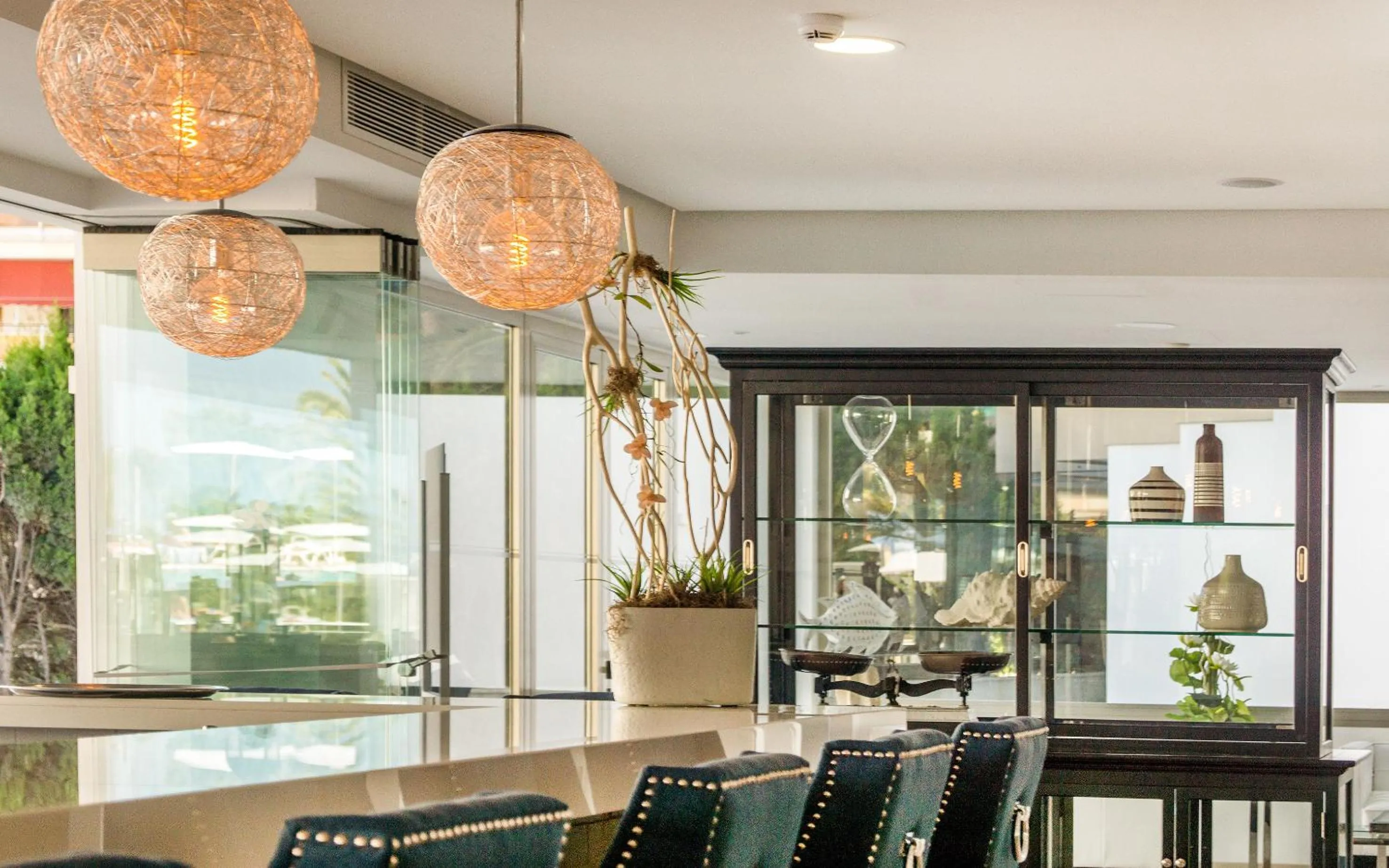 Lounge or bar in Tomir Portals Suites - Adults Only