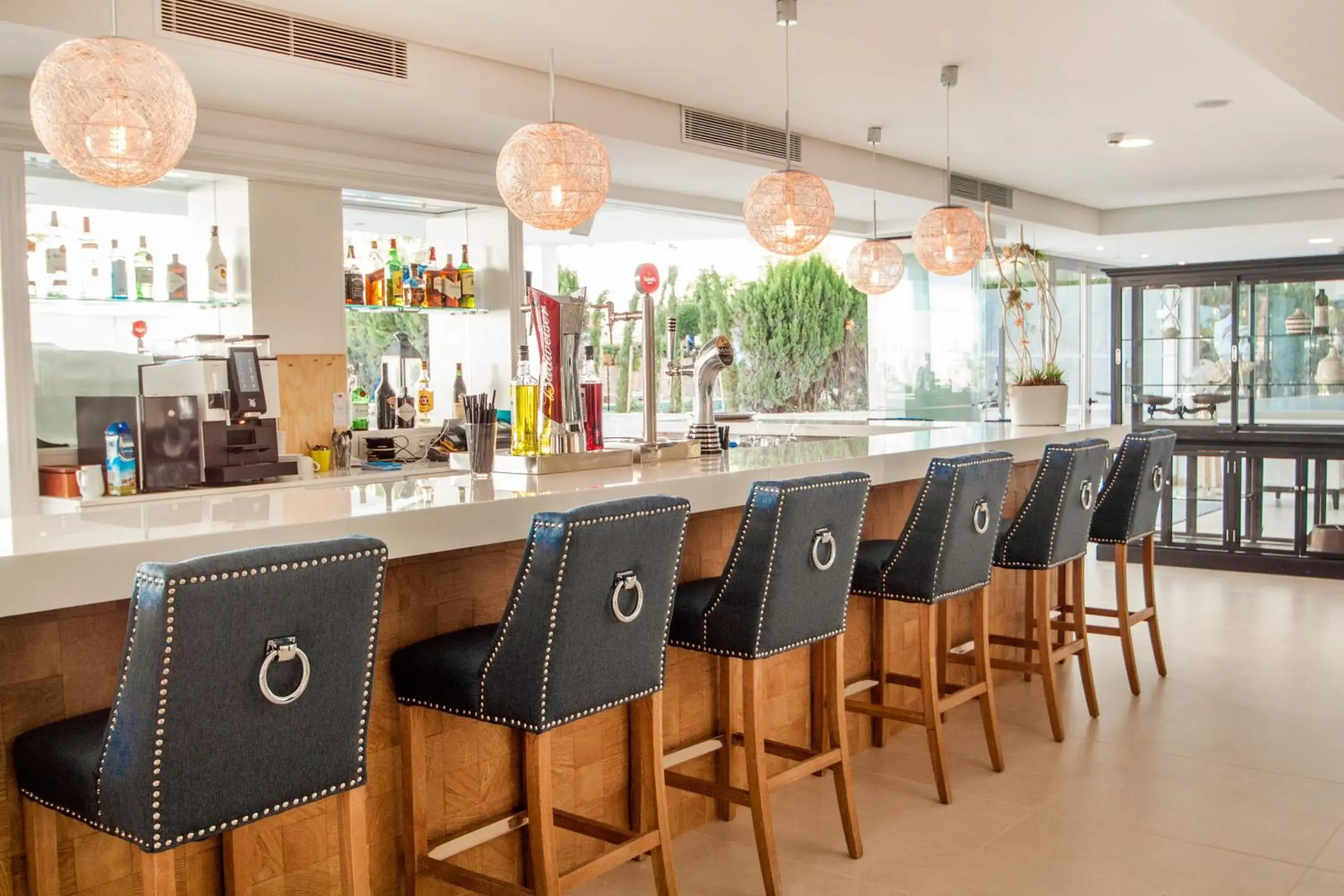 Lounge or bar in Tomir Portals Suites - Adults Only Lounge or bar in Tomir Portals Suites - Adults Only