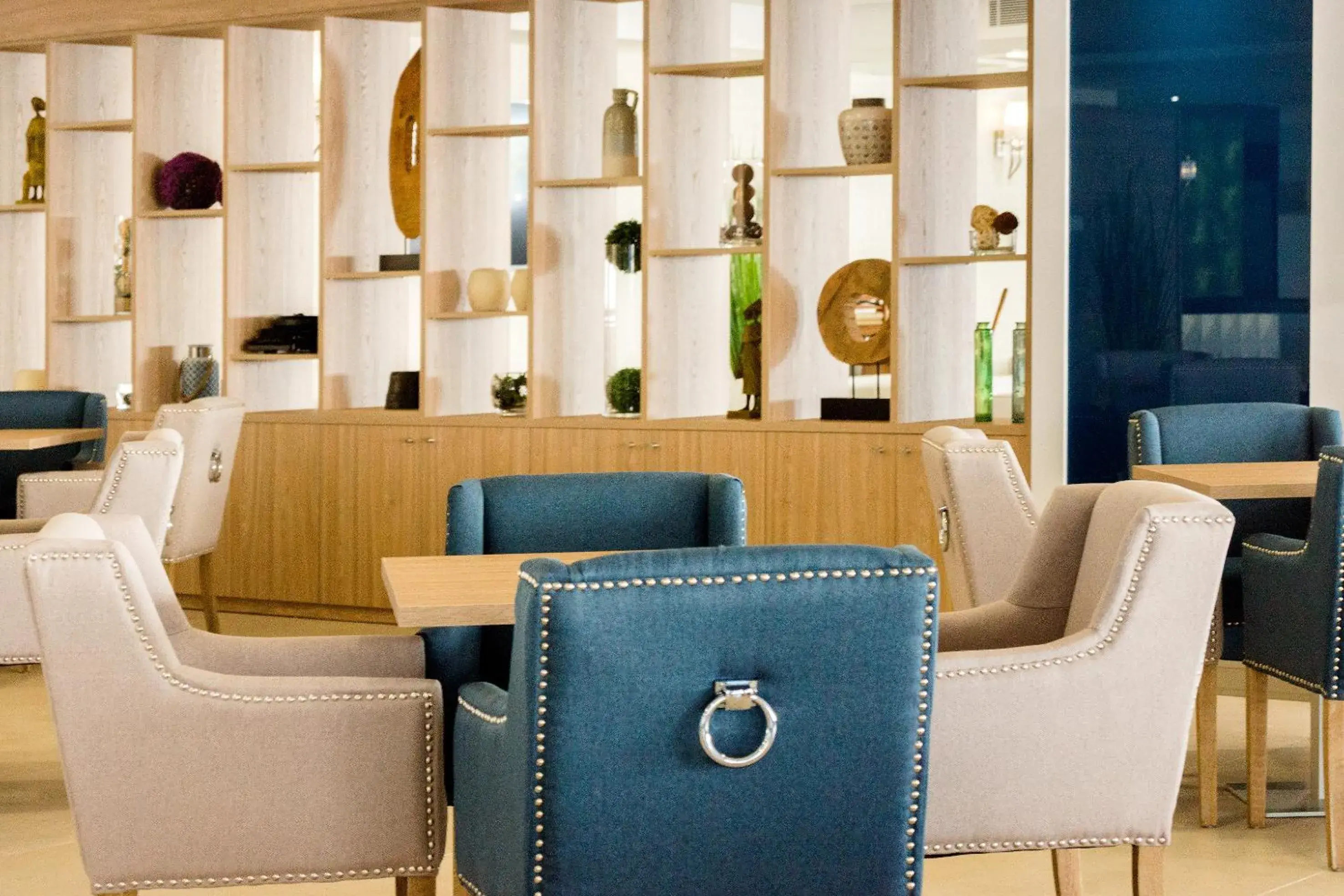 Lounge or bar in Tomir Portals Suites - Adults Only Lounge or bar in Tomir Portals Suites - Adults Only