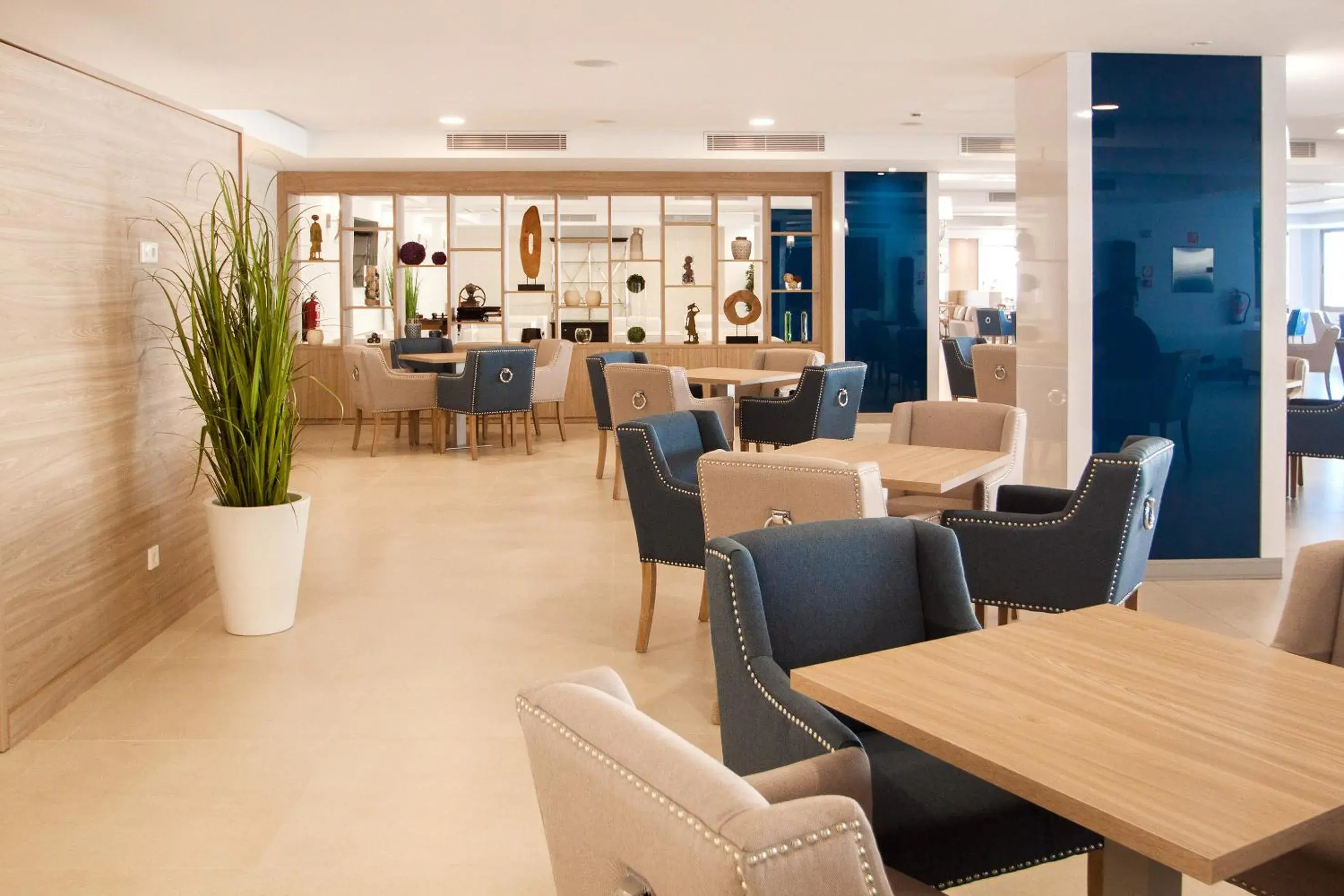 Lounge or bar in Tomir Portals Suites - Adults Only Lounge or bar in Tomir Portals Suites - Adults Only