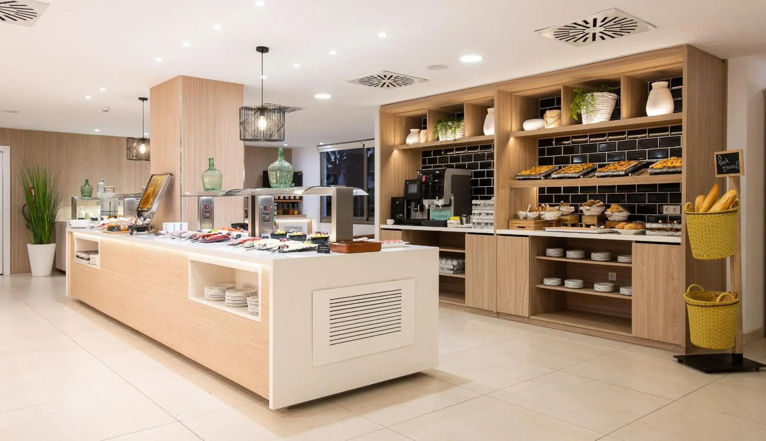 Restaurant/places to eat in Tomir Portals Suites - Adults Only Restaurant/places to eat in Tomir Portals Suites - Adults Only