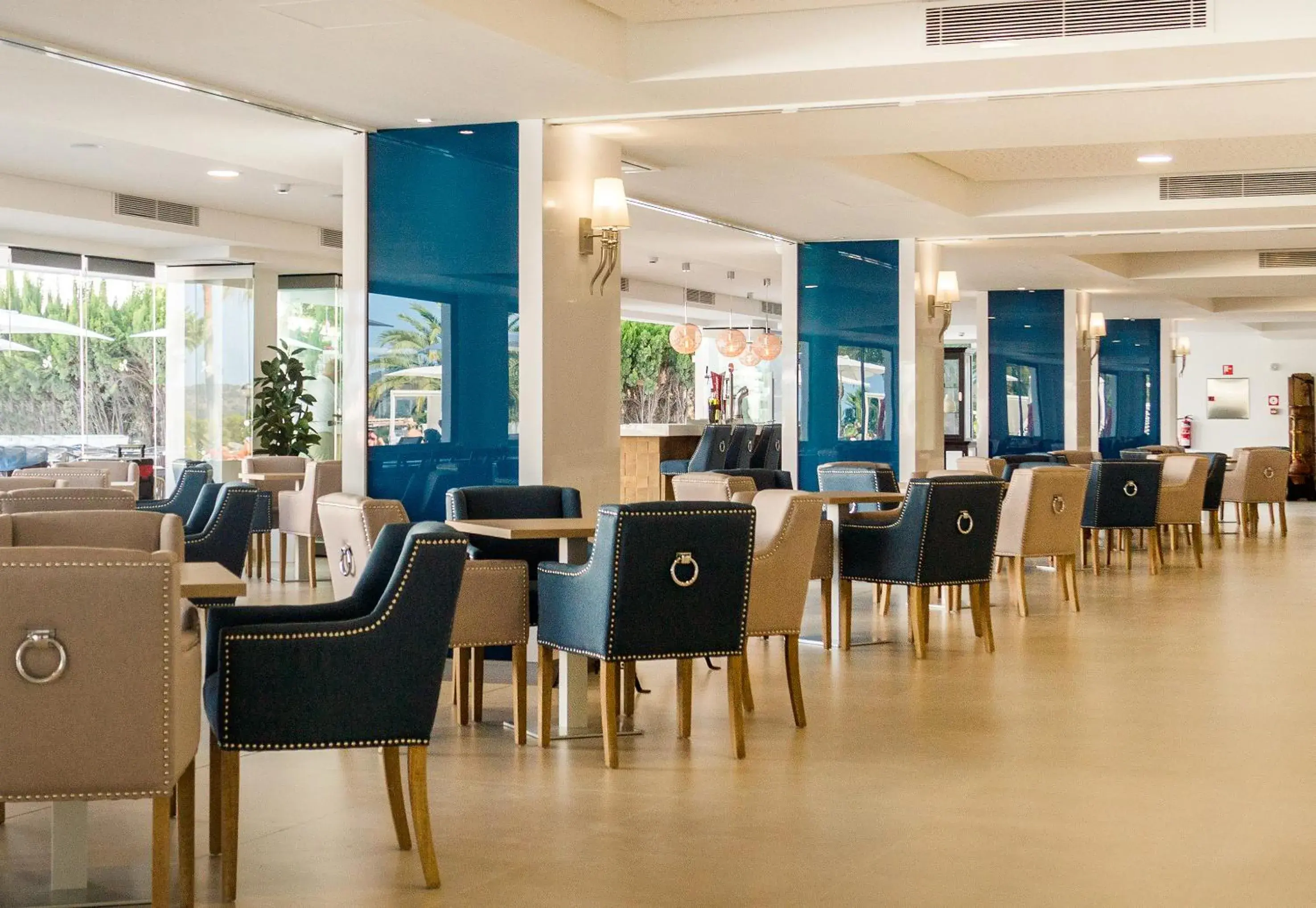 Lounge or bar in Tomir Portals Suites - Adults Only Lounge or bar in Tomir Portals Suites - Adults Only