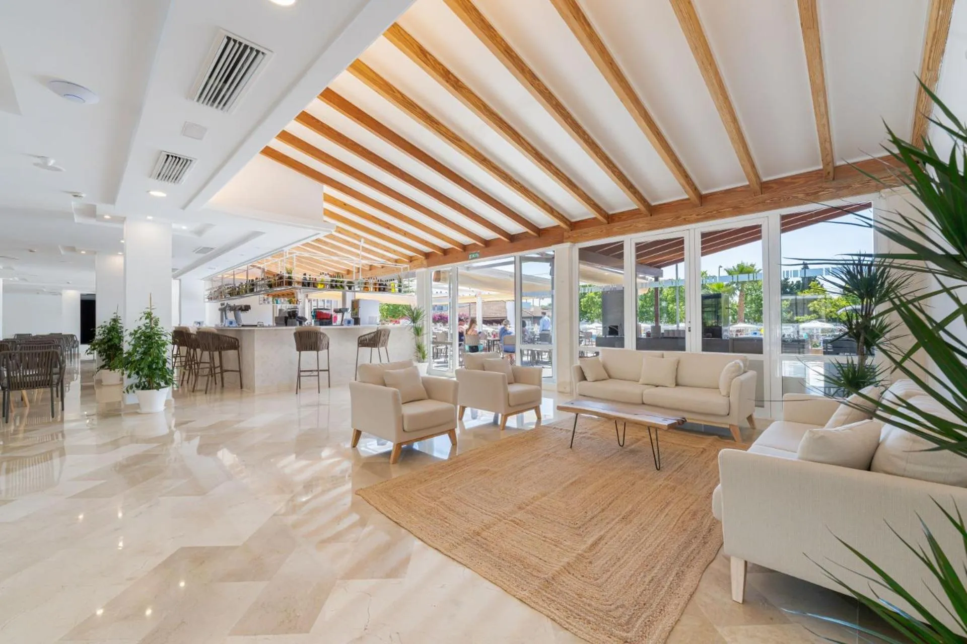 Lounge or bar in Aparthotel Caprice Isabel