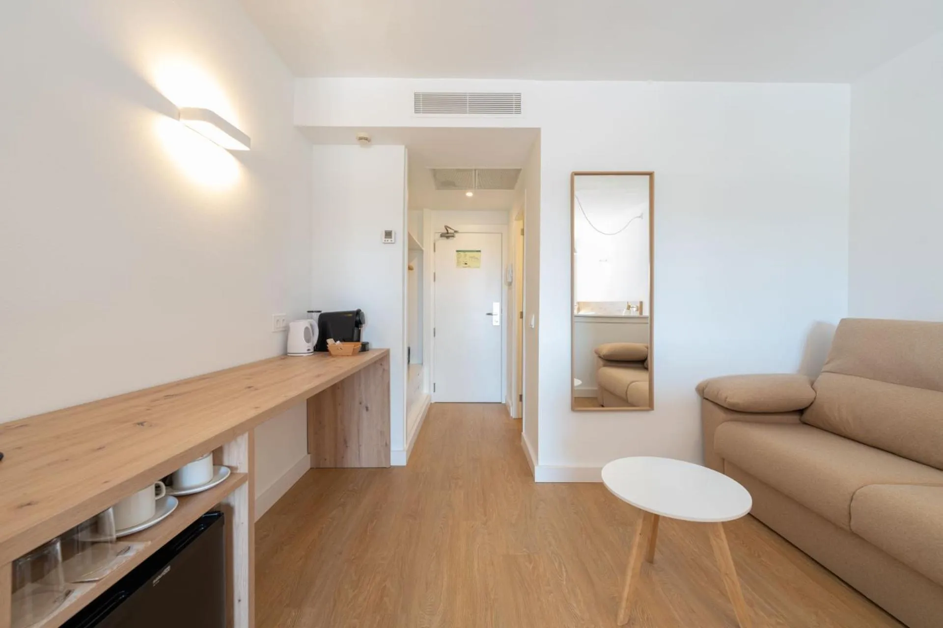 Coffee/tea facilities in Aparthotel Caprice Isabel