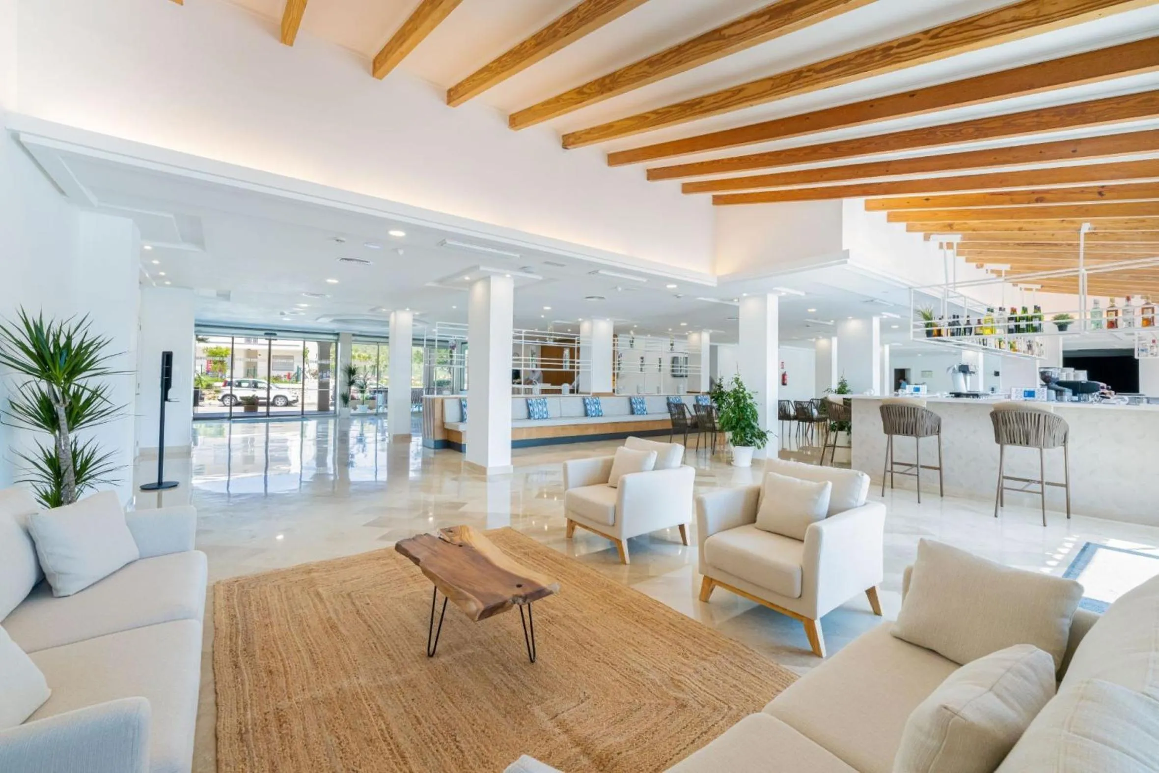 Lounge or bar in Aparthotel Caprice Isabel