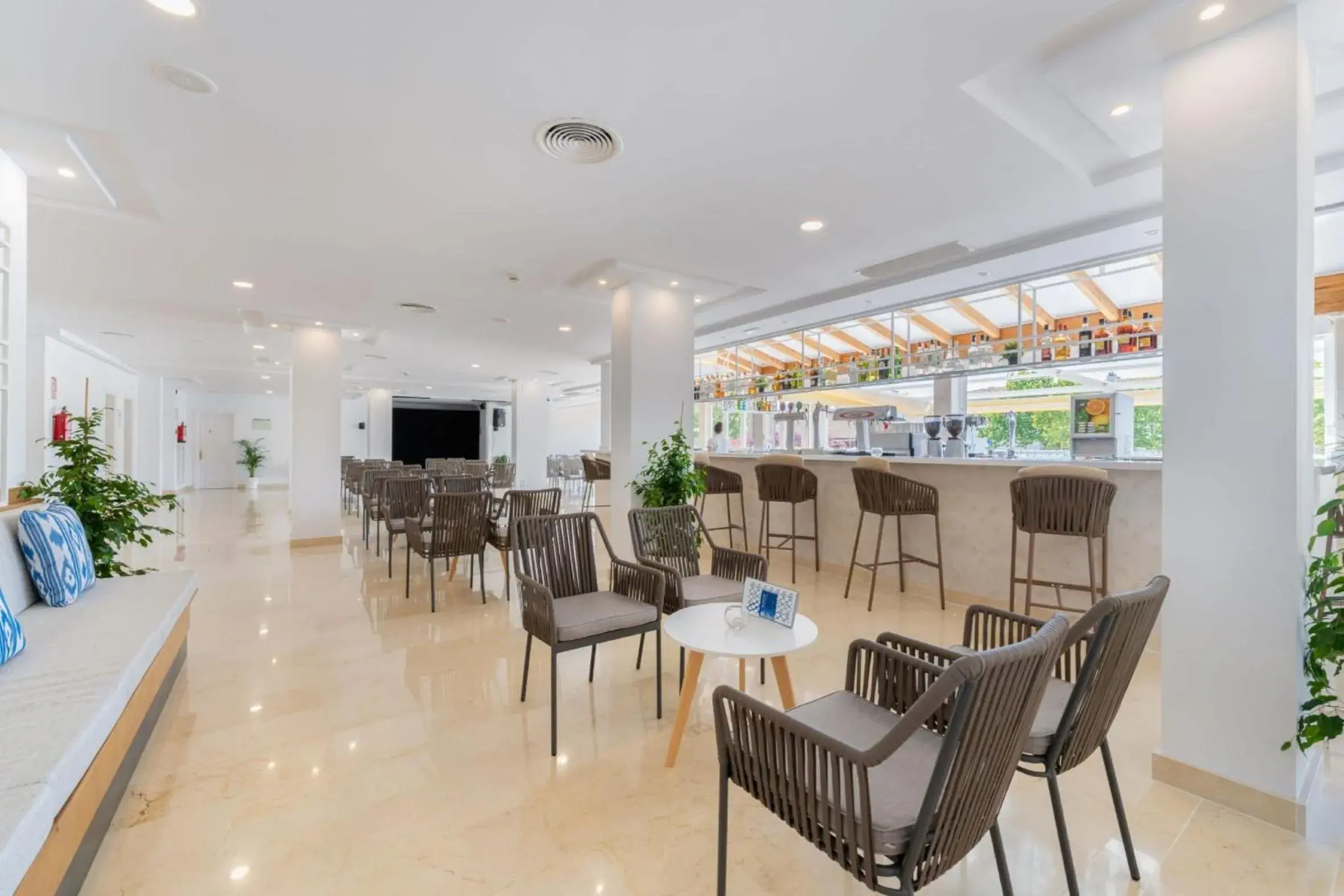 Lounge or bar in Aparthotel Ferrer Lime Isabel Lounge or bar in Aparthotel Ferrer Lime Isabel