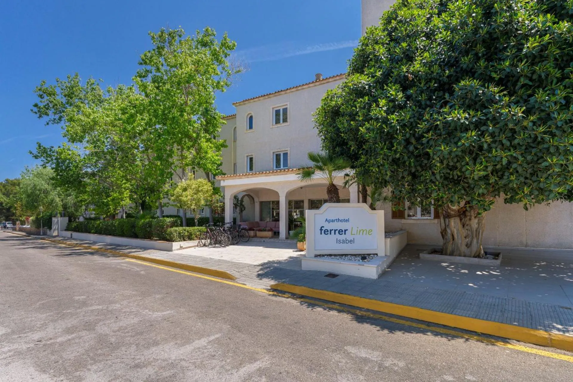 Facade/entrance in Aparthotel Caprice Isabel