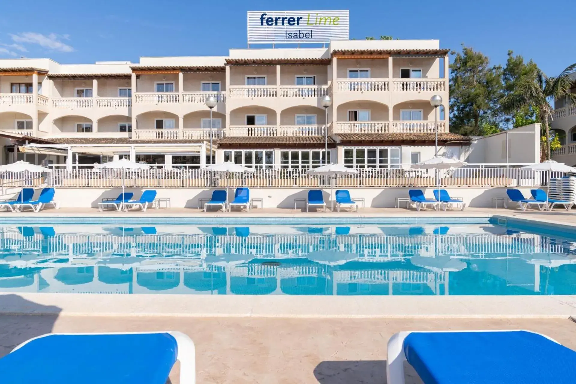 Swimming pool in Aparthotel Ferrer Lime Isabel Swimming pool in Aparthotel Ferrer Lime Isabel