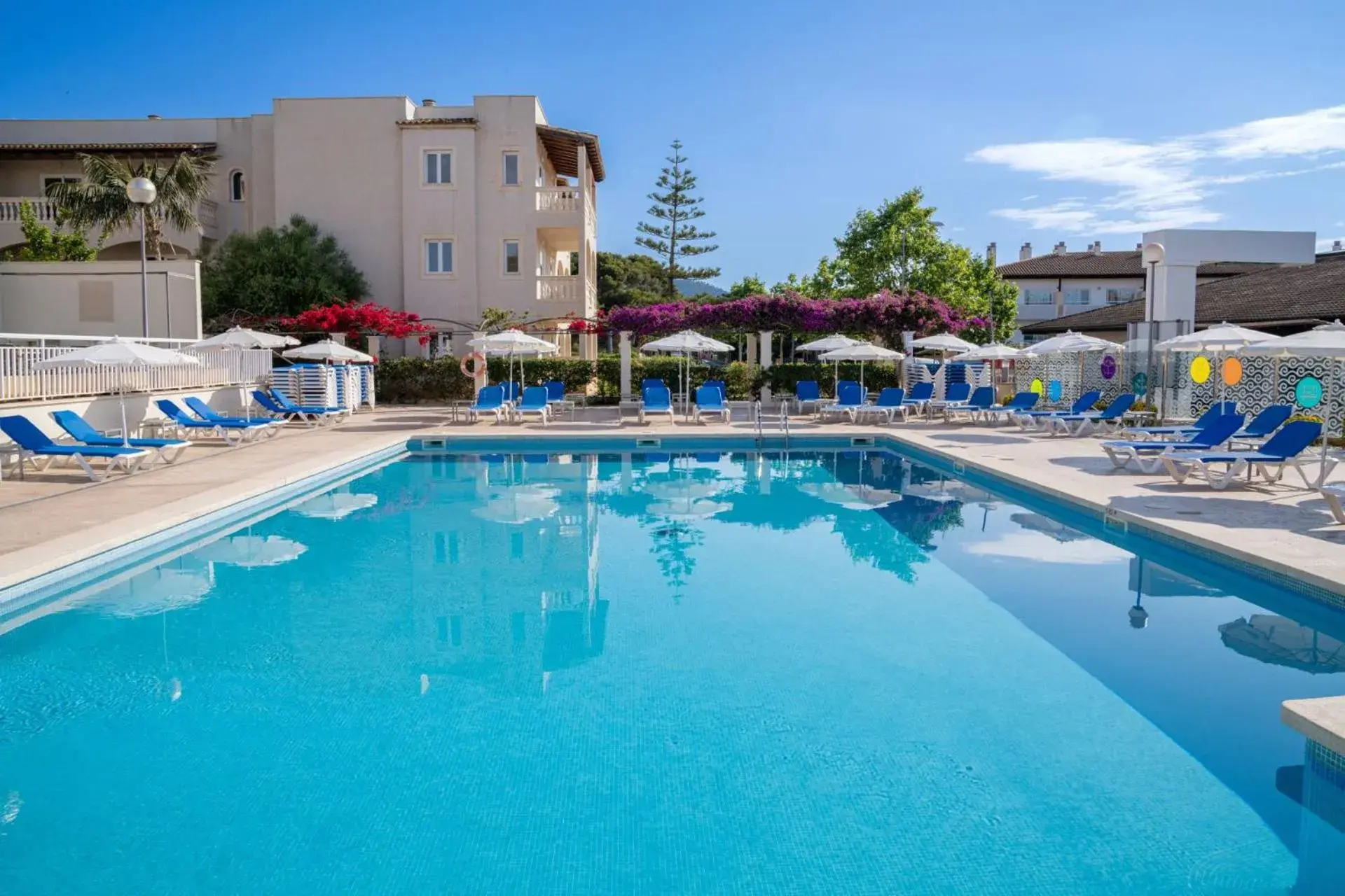 Swimming pool in Aparthotel Ferrer Lime Isabel Swimming pool in Aparthotel Ferrer Lime Isabel