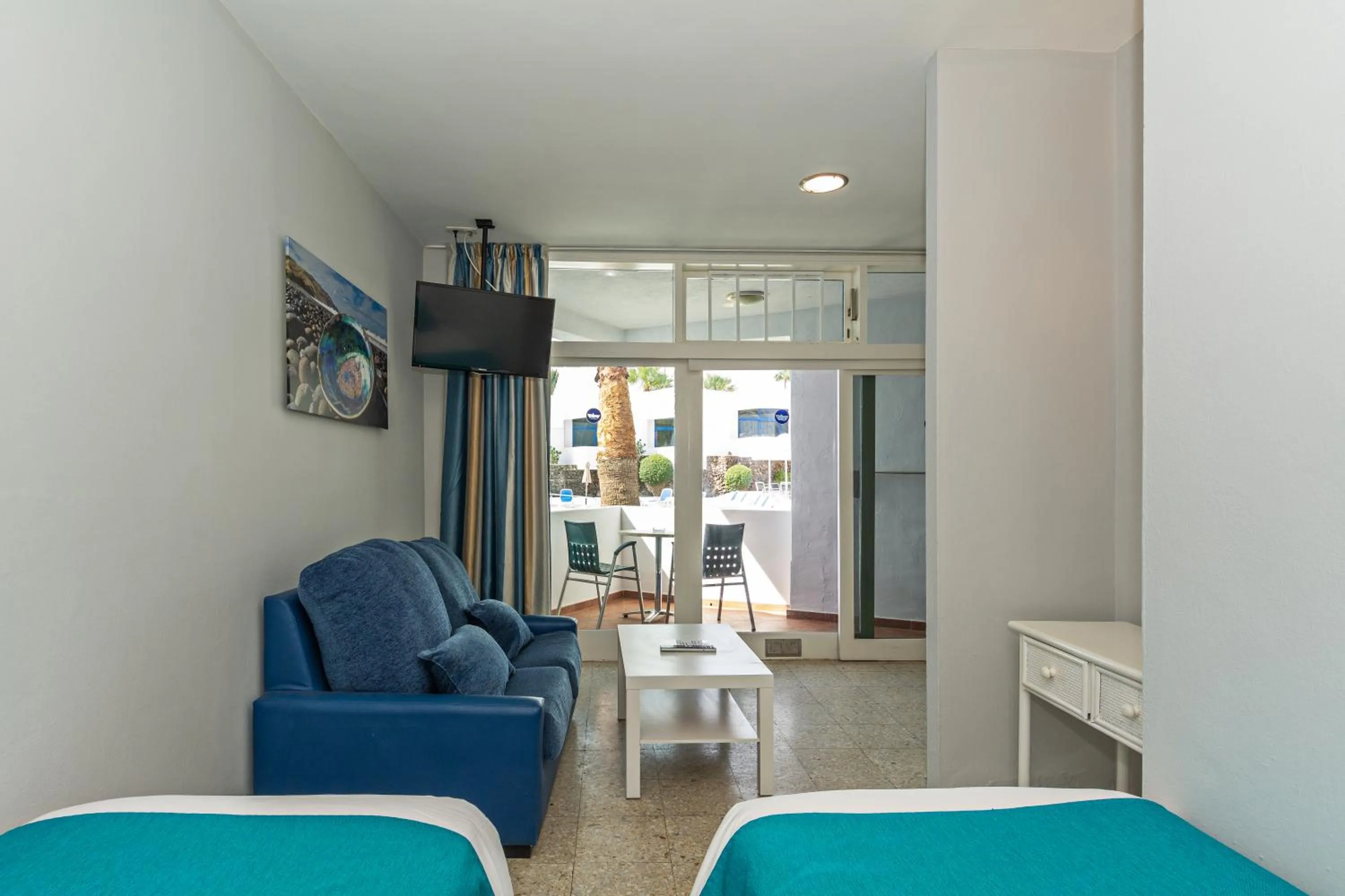 TV and multimedia in Apartamentos Panorama Adults Only