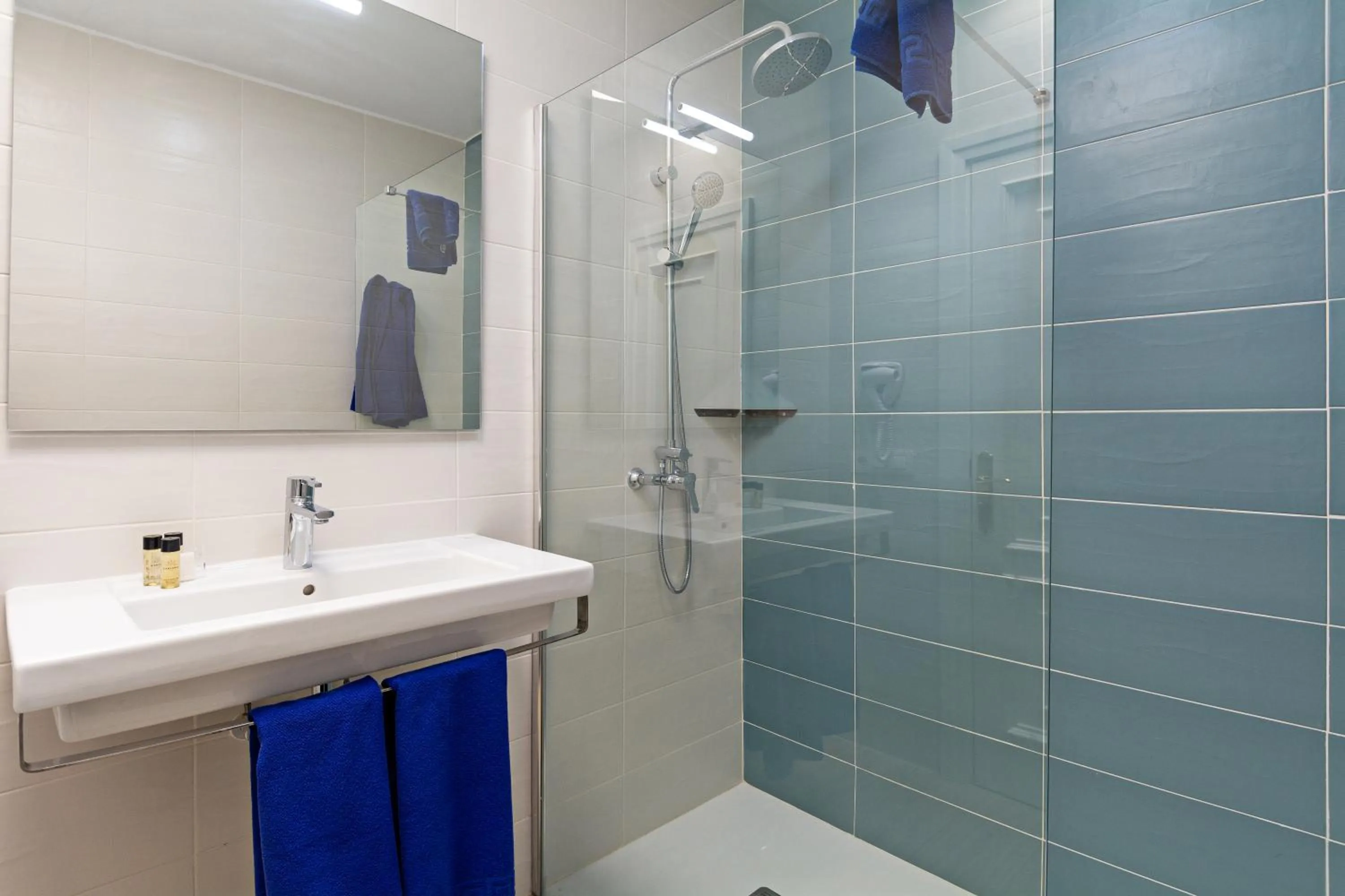 Shower in Apartamentos Panorama Adults Only