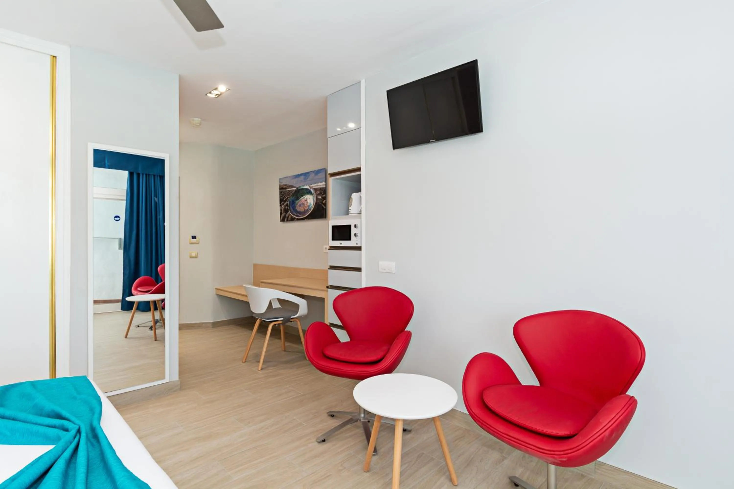 TV and multimedia in Apartamentos Panorama Adults Only