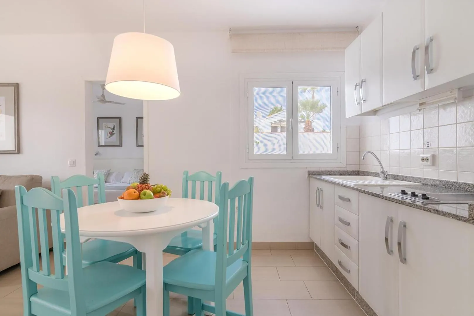 Kitchen or kitchenette in Apartamentos Parque Tropical en Lanzarote