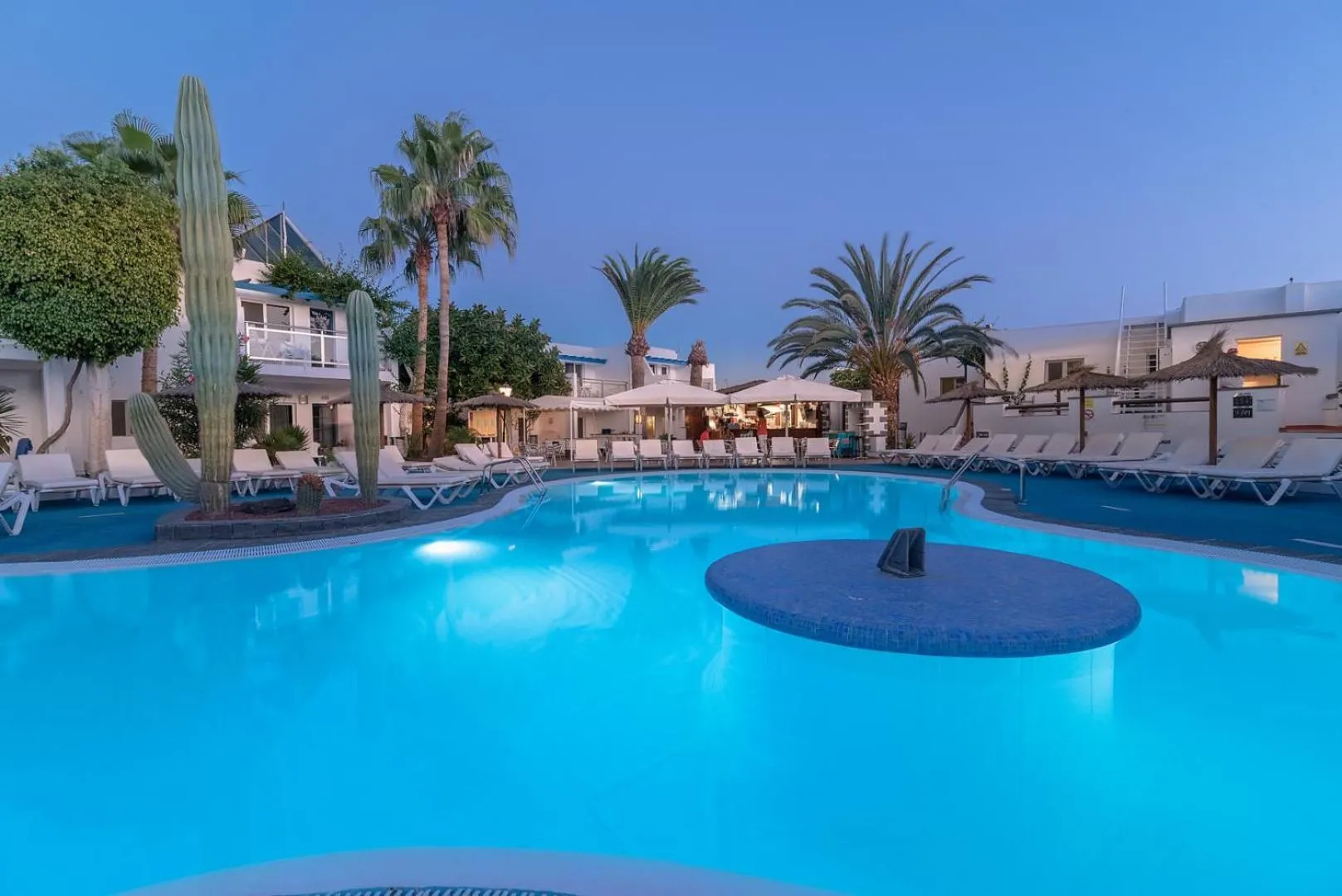 Swimming pool in Apartamentos Parque Tropical en Lanzarote