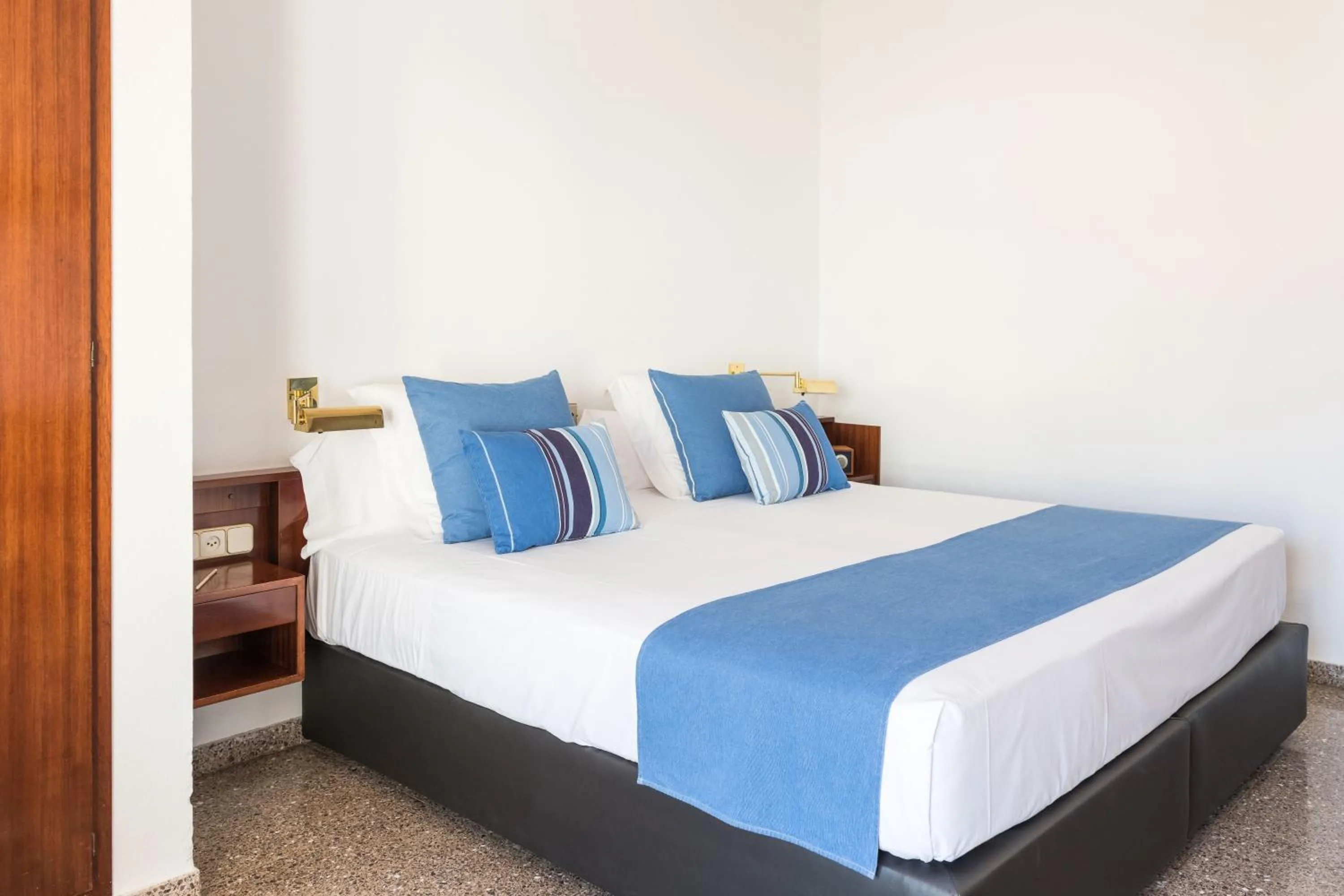 Bedroom, Bed in Almadraba Park Hotel