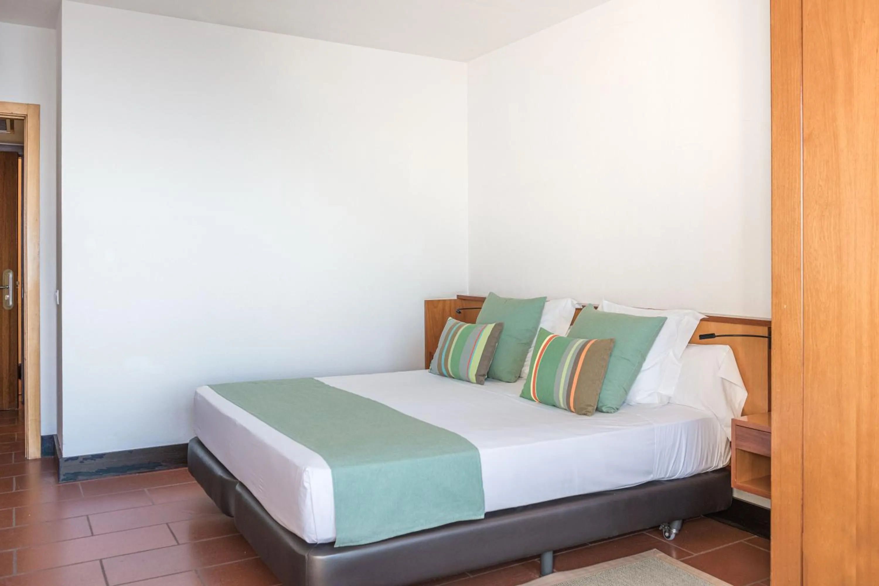 Bed in Almadraba Park Hotel