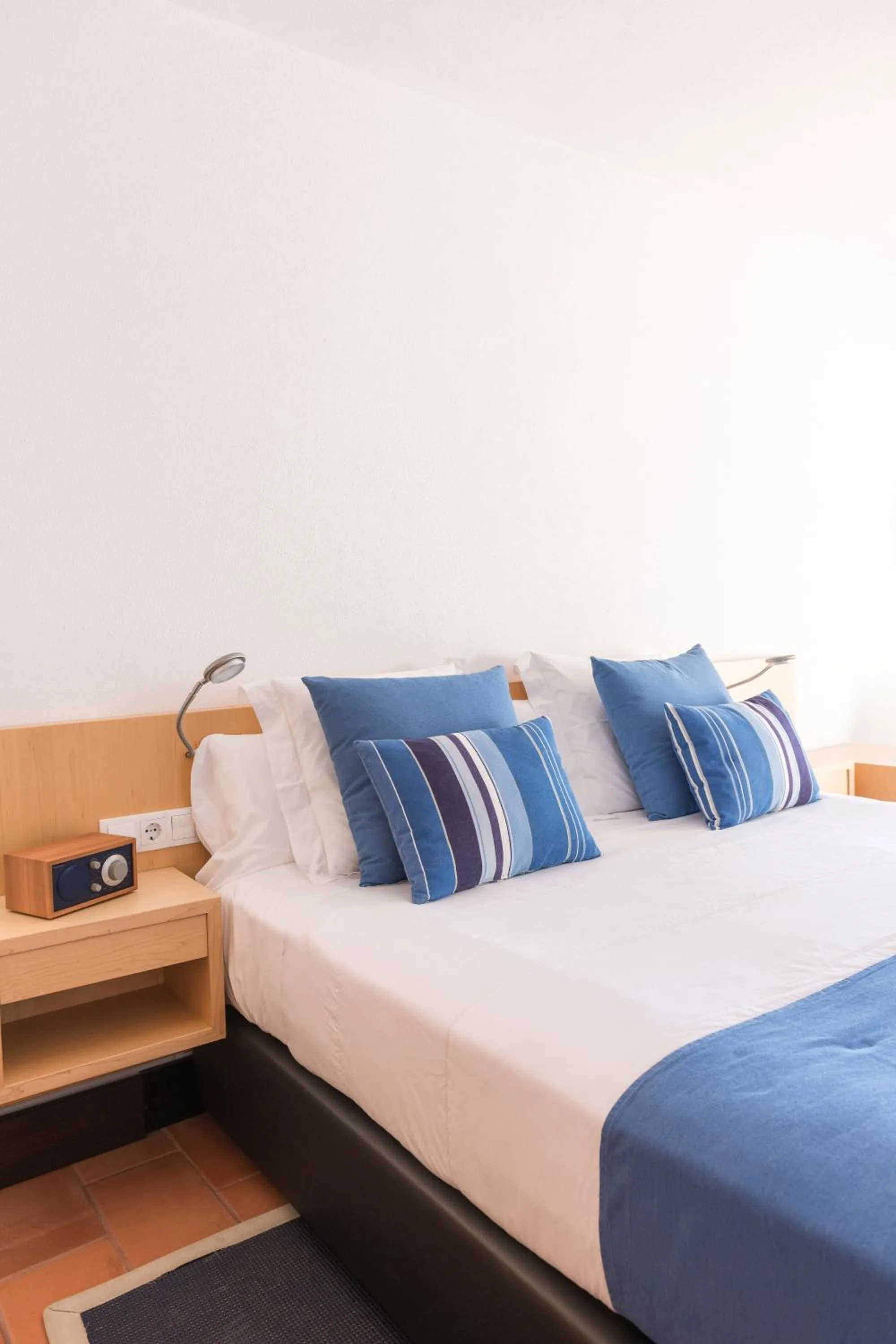 Bed in Almadraba Park Hotel