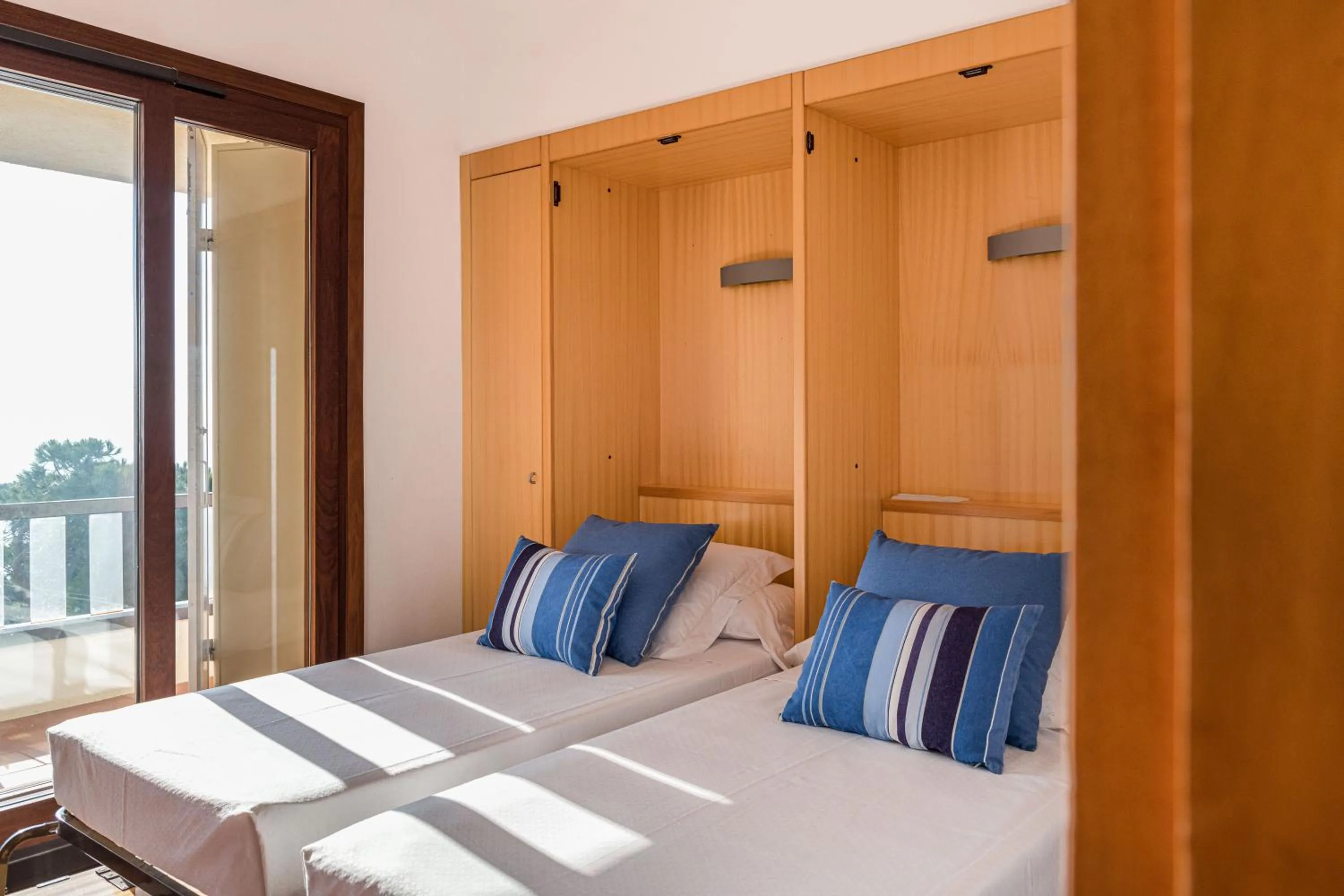 Bed in Almadraba Park Hotel