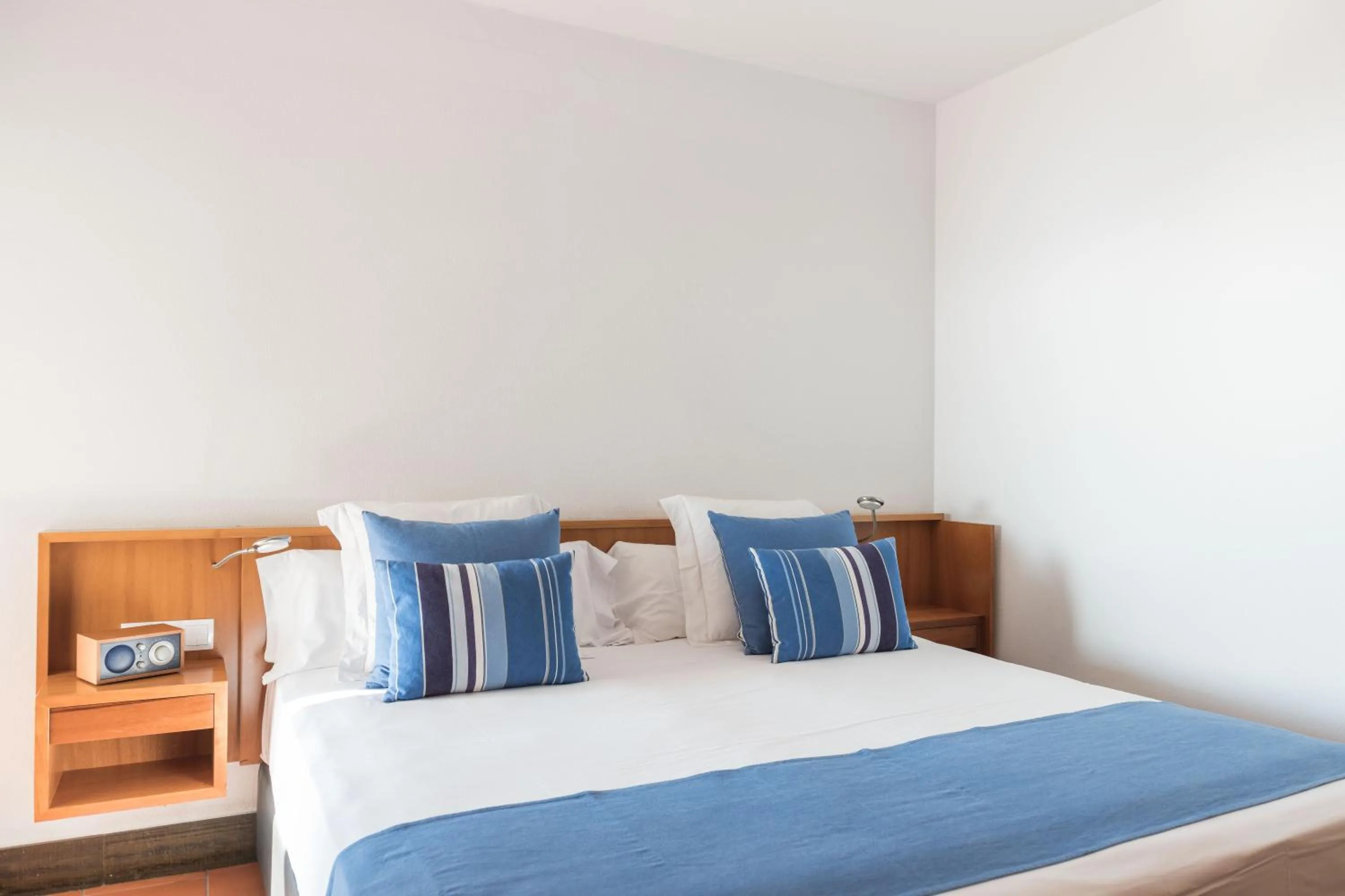 Bedroom, Bed in Almadraba Park Hotel