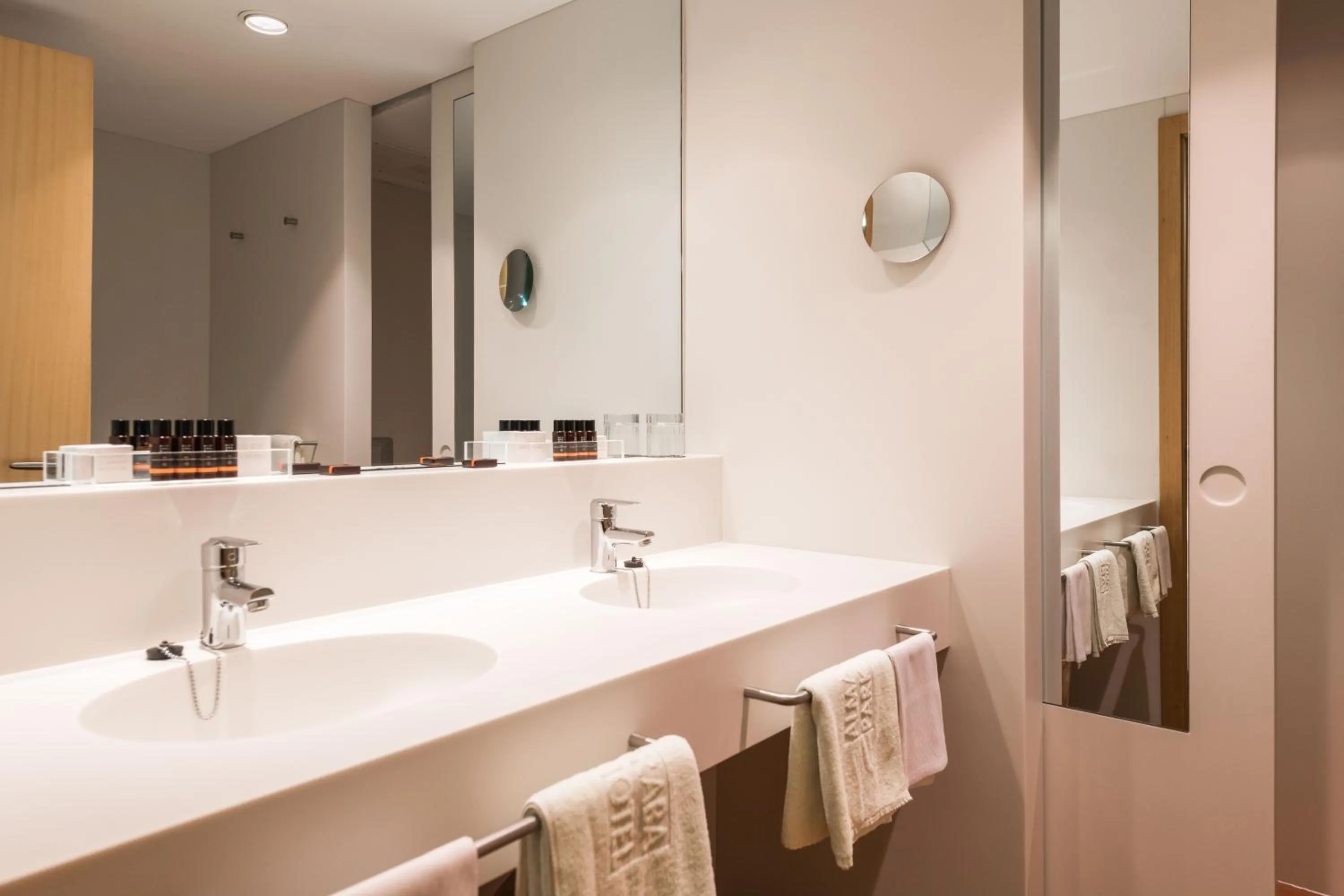 Bathroom in Almadraba Park Hotel