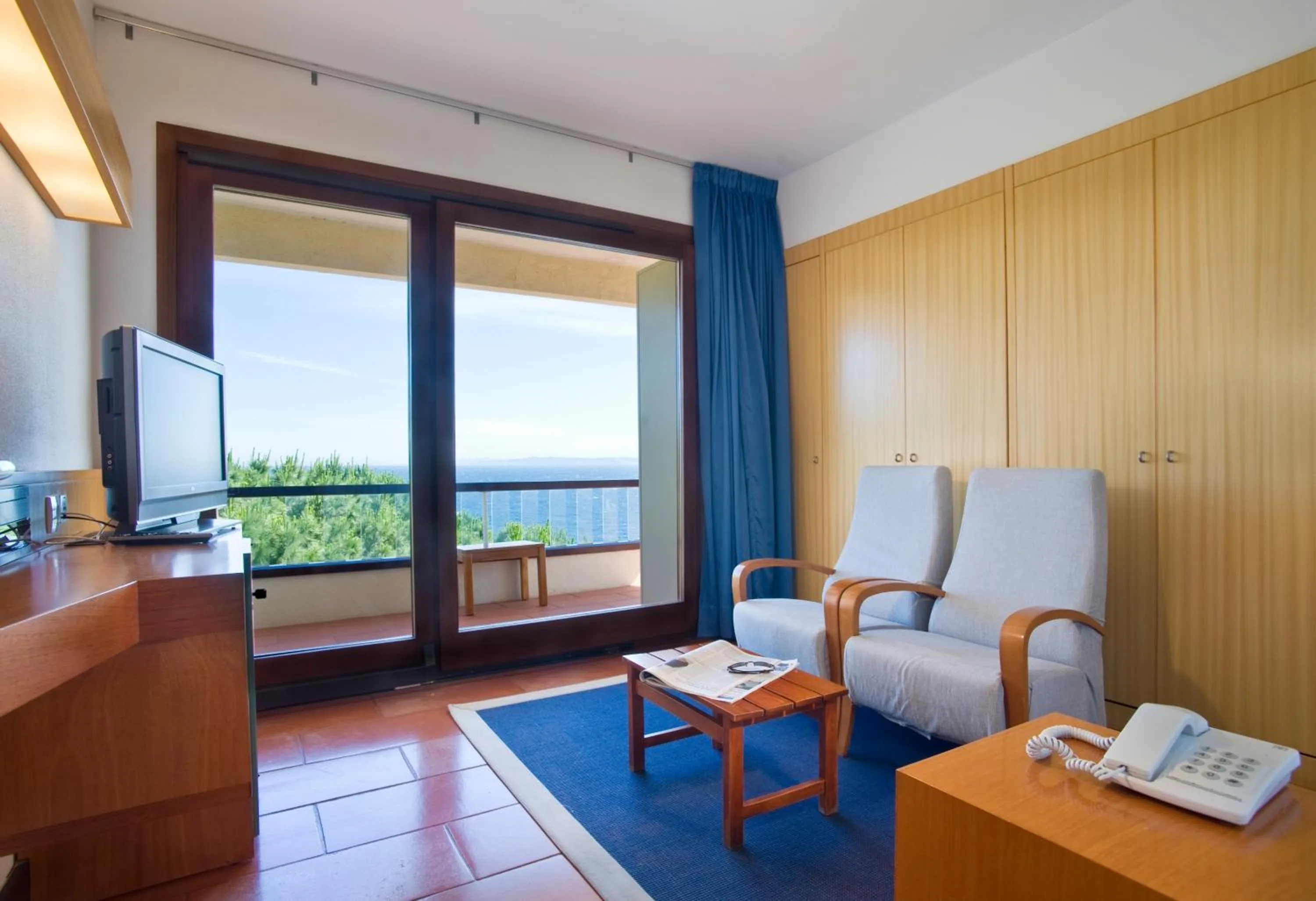 Seating area in Almadraba Park Hotel