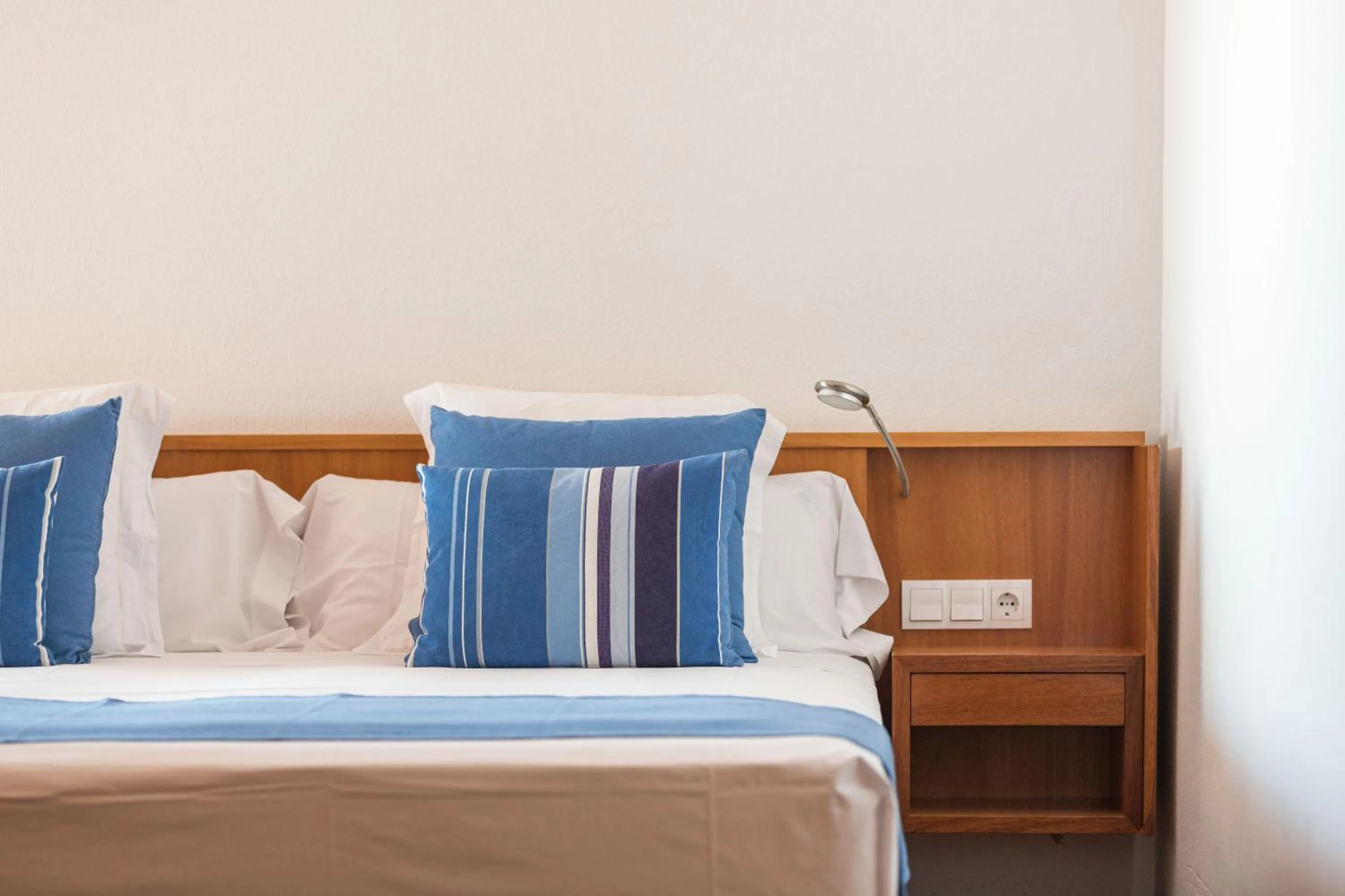 Bed in Almadraba Park Hotel