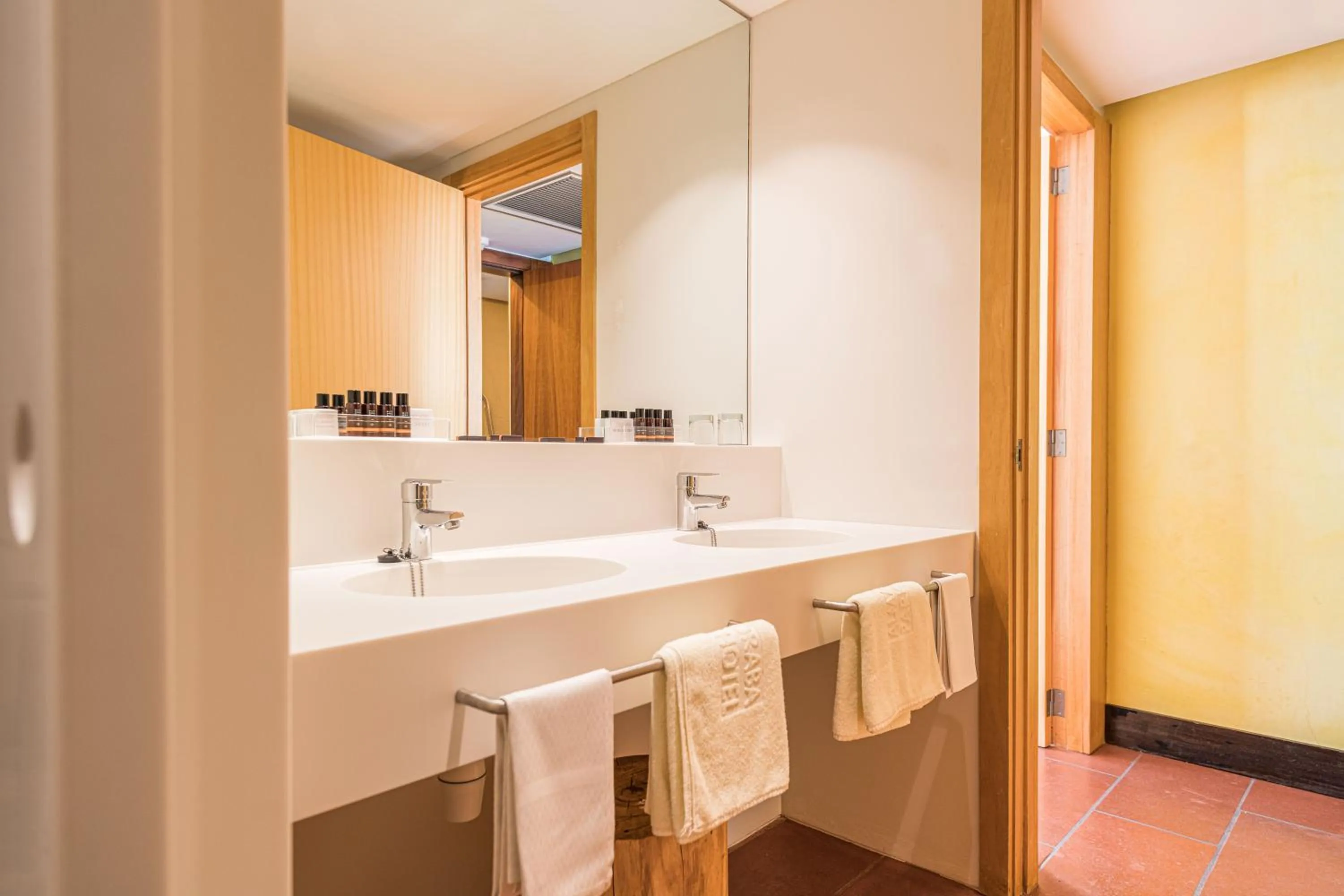 Bathroom in Almadraba Park Hotel