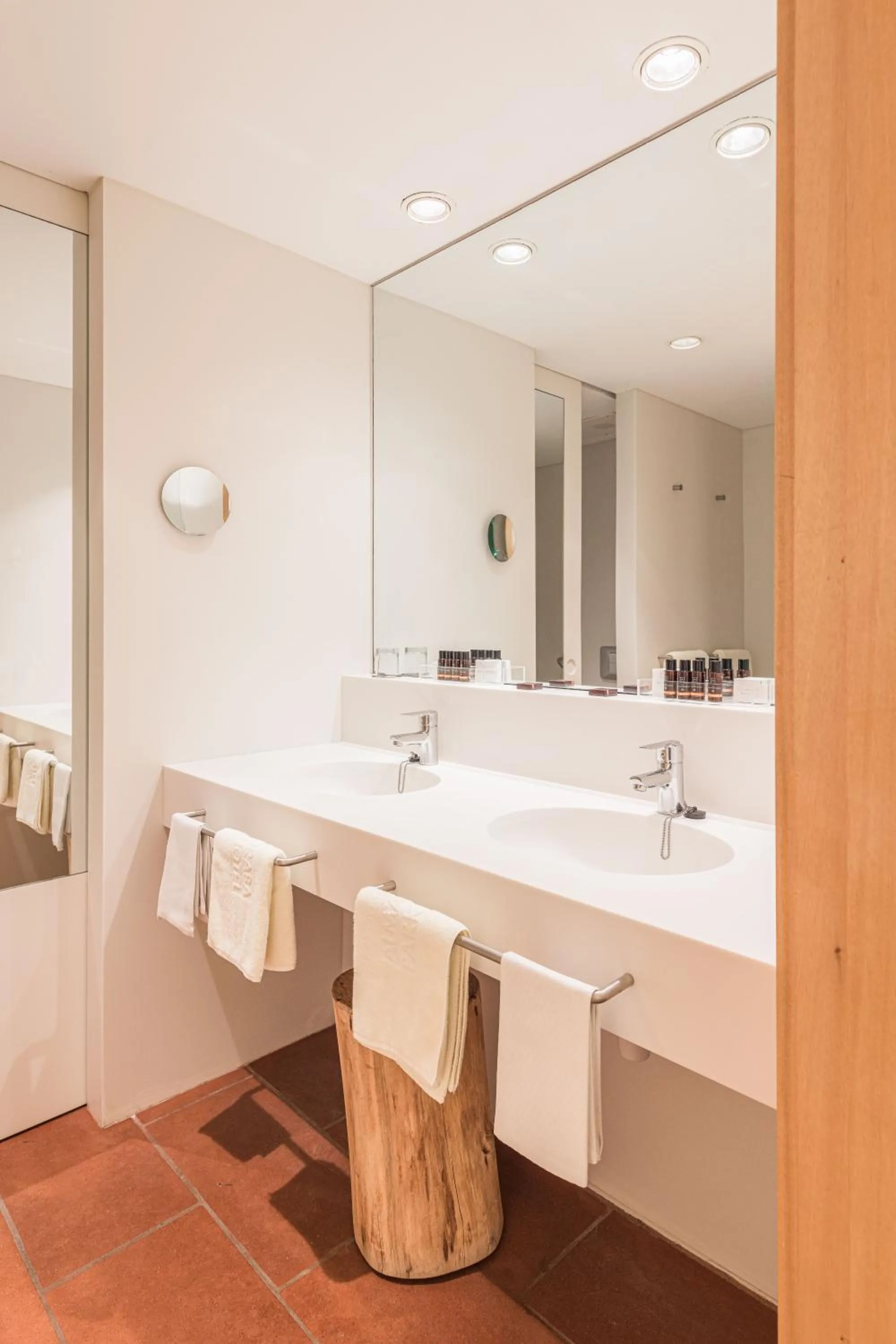 Bathroom in Almadraba Park Hotel