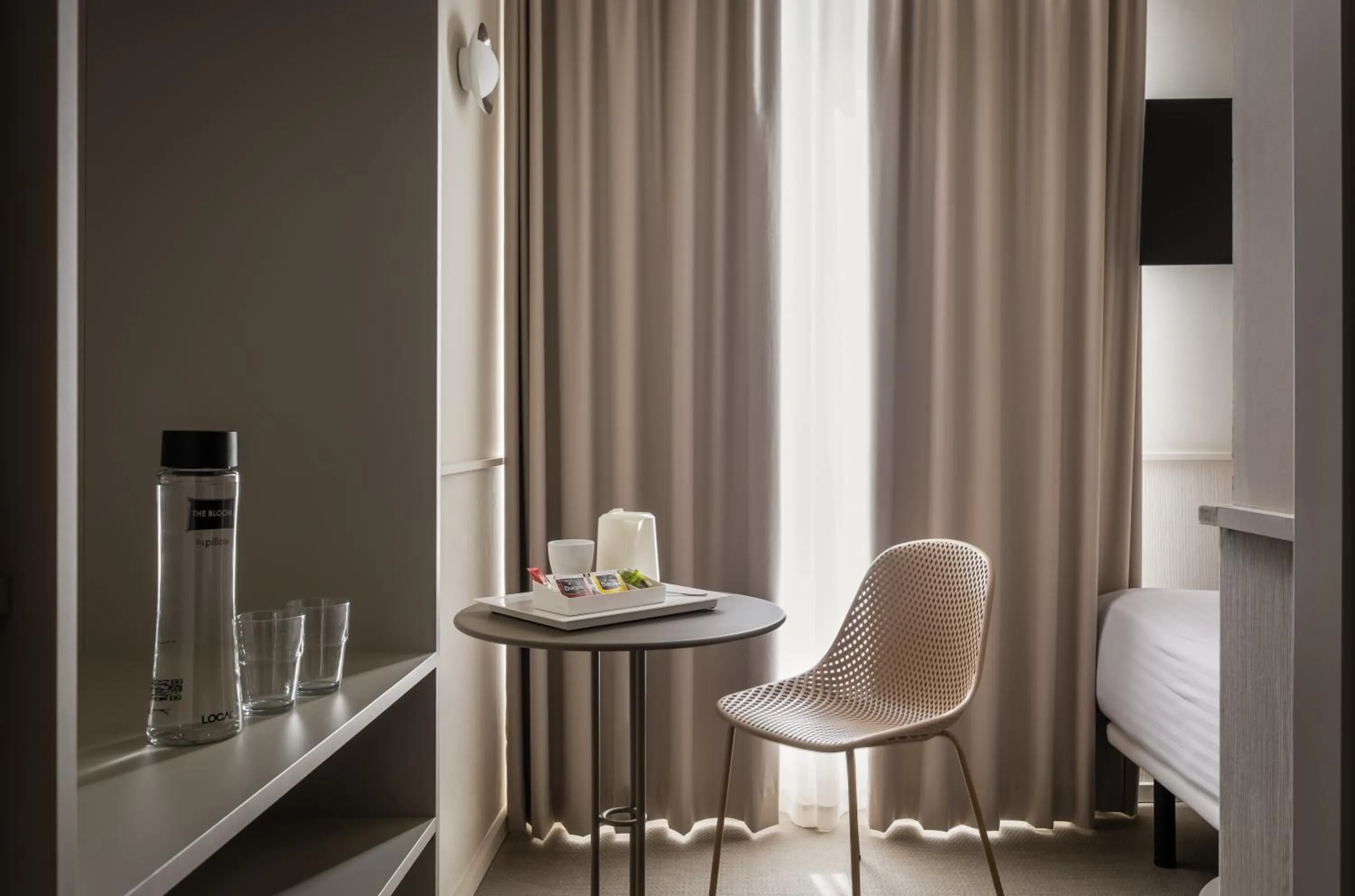 Photo of the whole room in BYPILLOW The Bloom