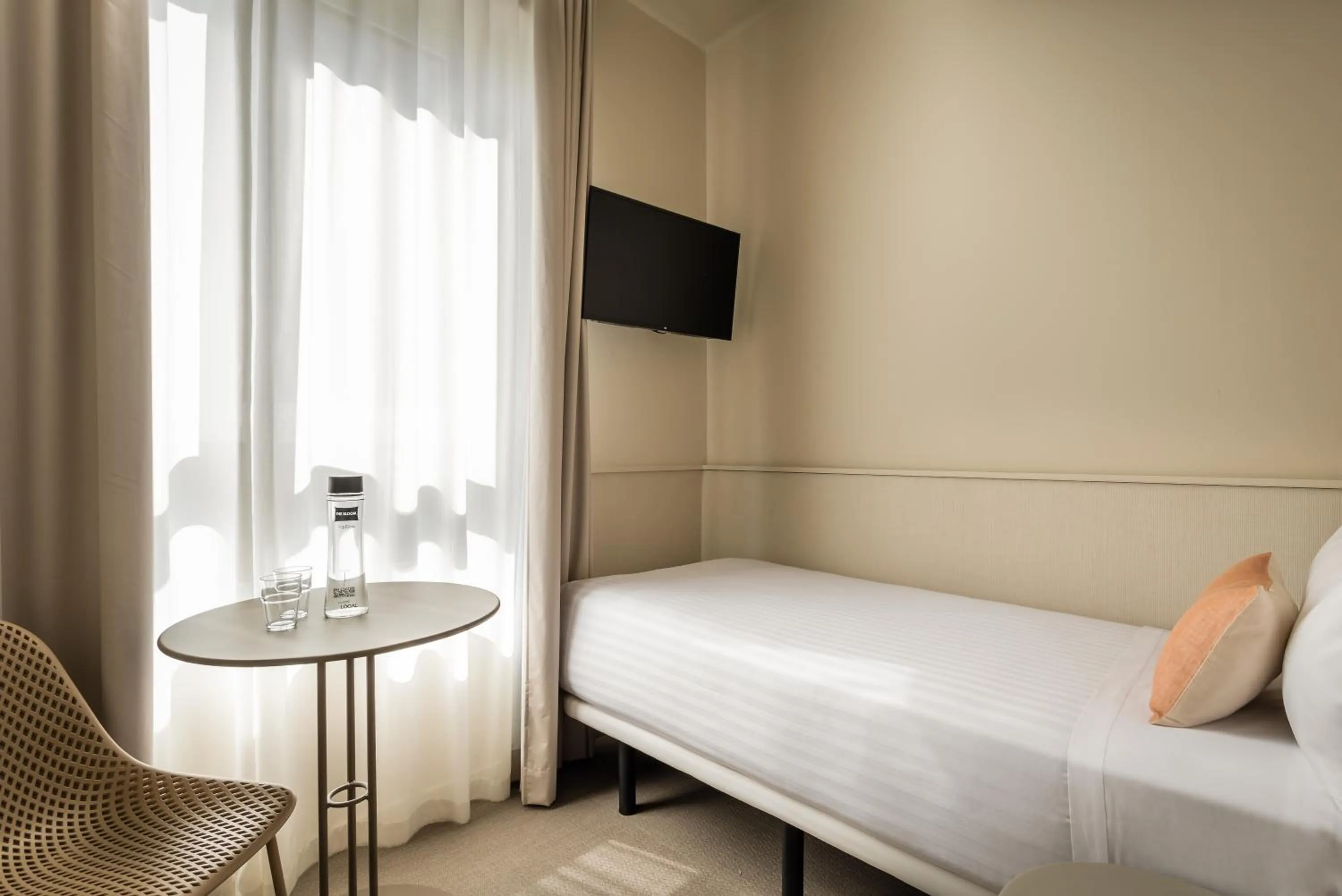 Bed in BYPILLOW The Bloom