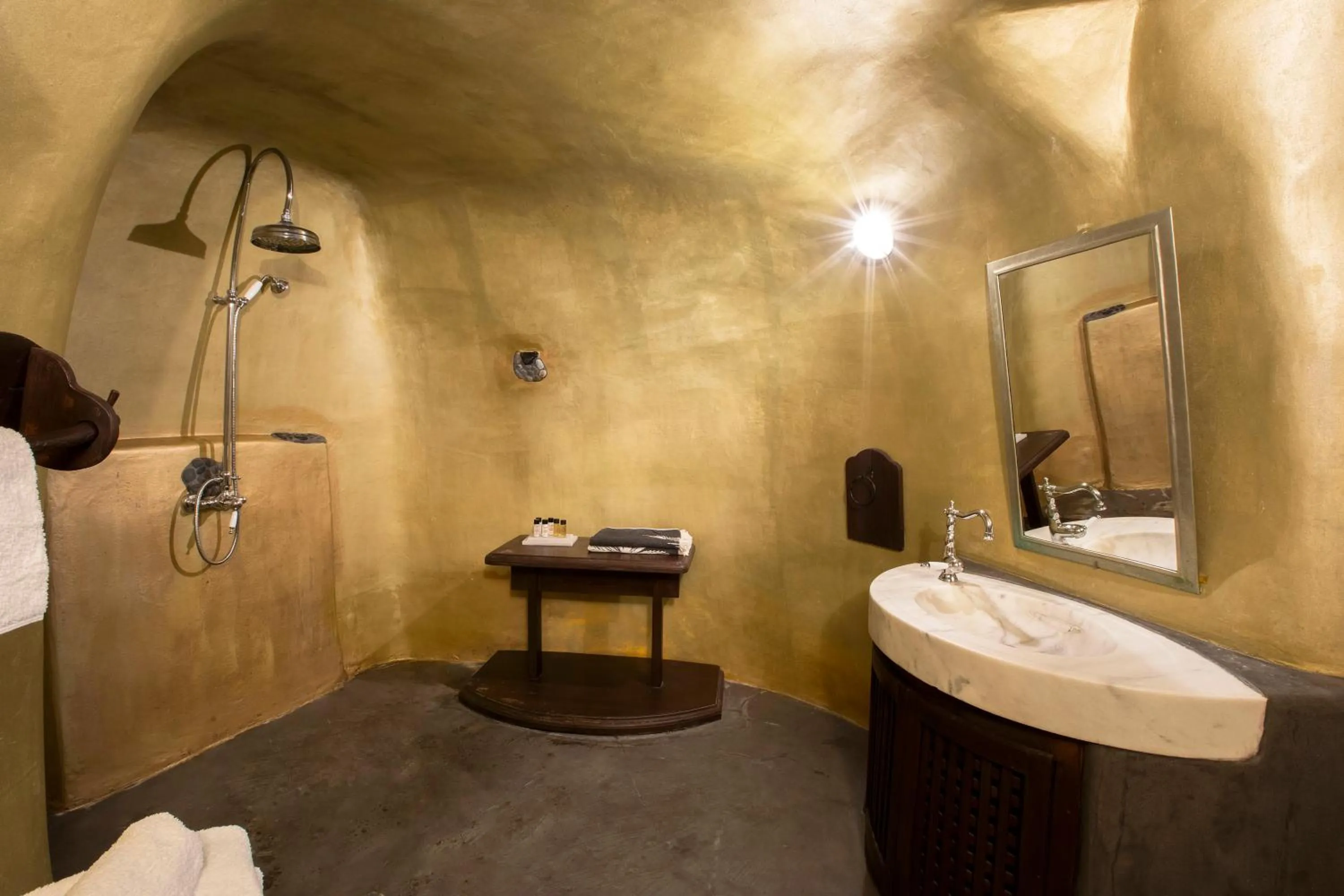 Shower in Ducato di Oia - Adults Only