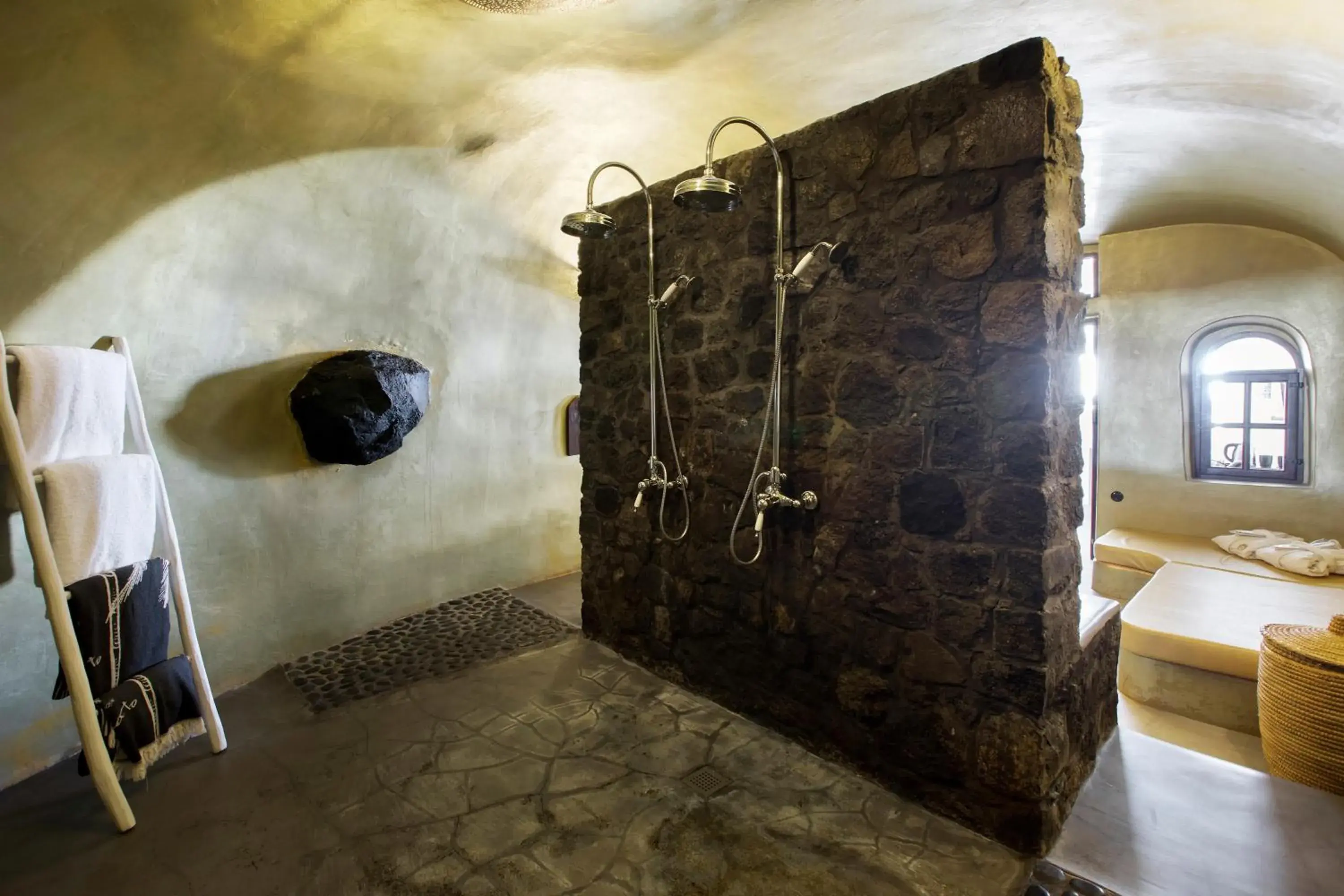 Shower, Bed in Ducato di Oia - Adults Only Shower, Bed in Ducato di Oia - Adults Only
