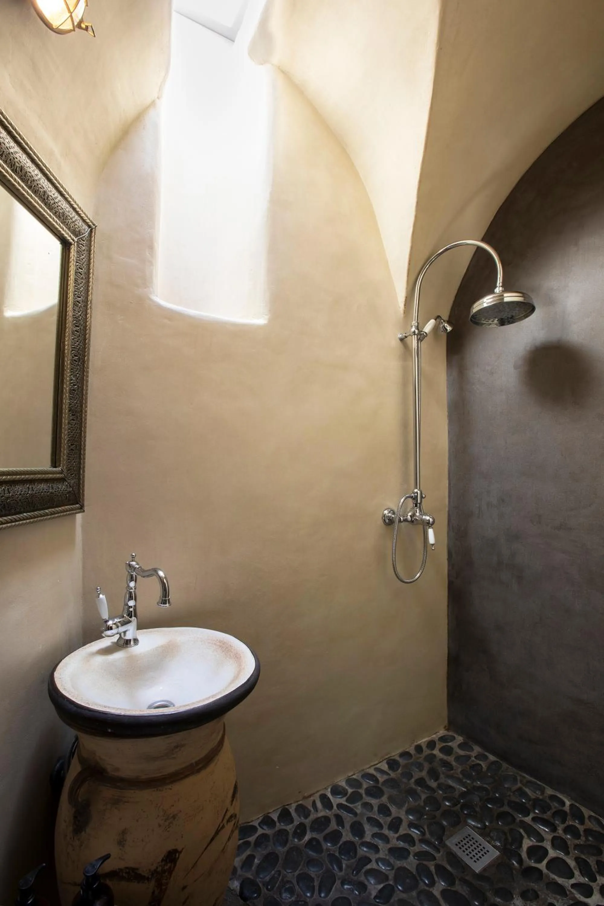 Shower in Ducato di Oia - Adults Only