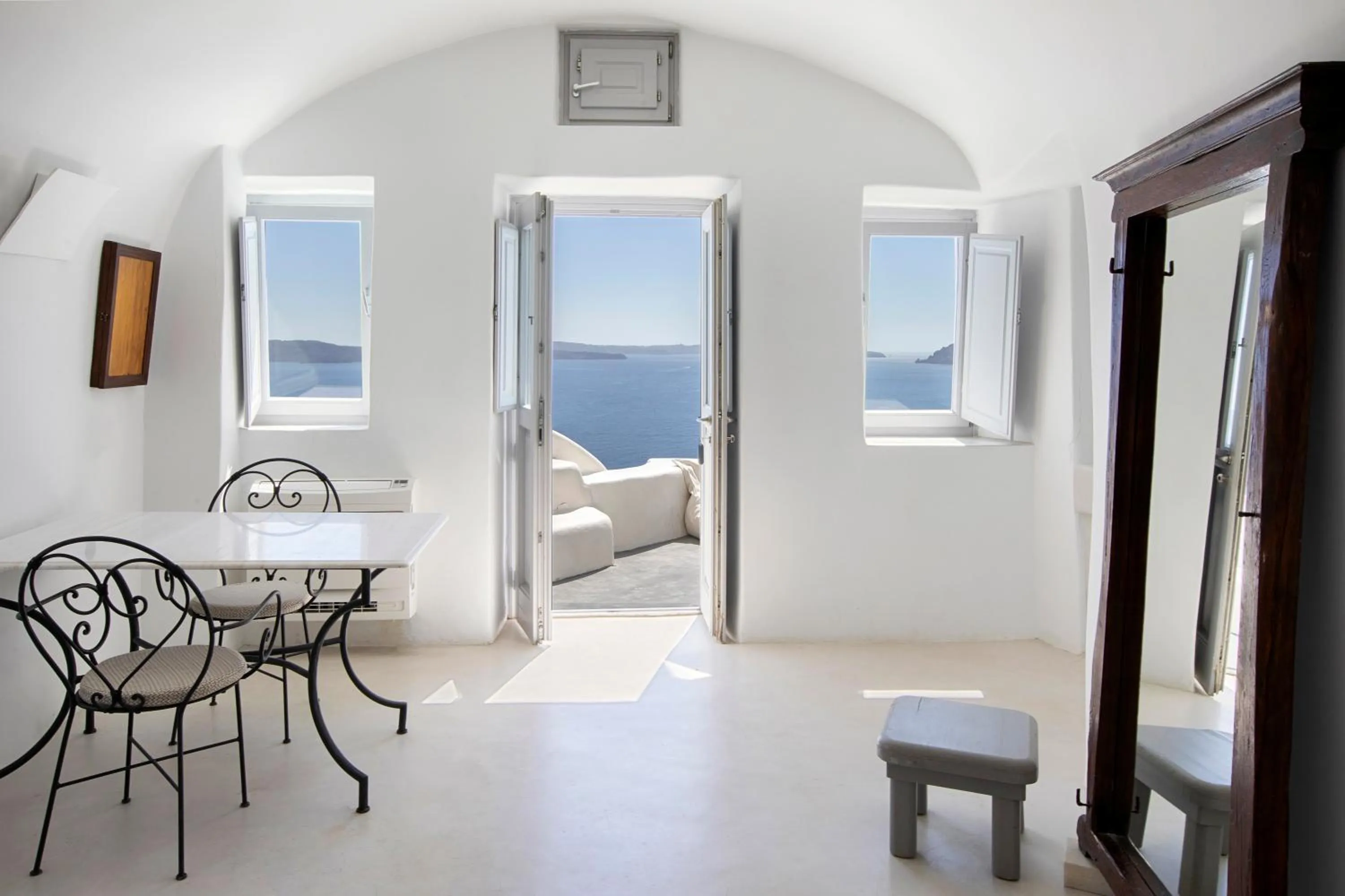 Seating area, Bed in Ducato di Oia - Adults Only