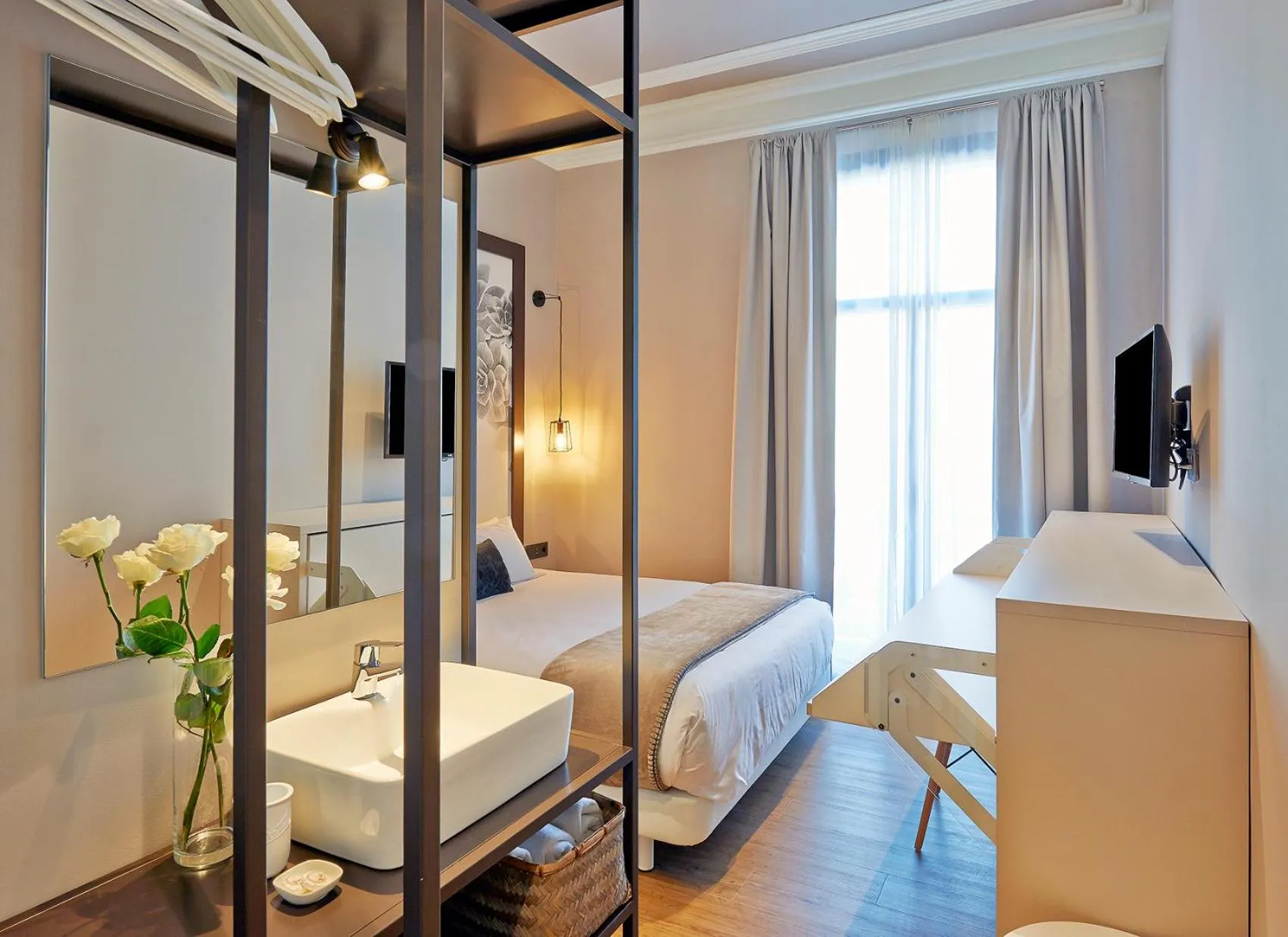 Photo of the whole room, Bed in Hostal Central Barcelona