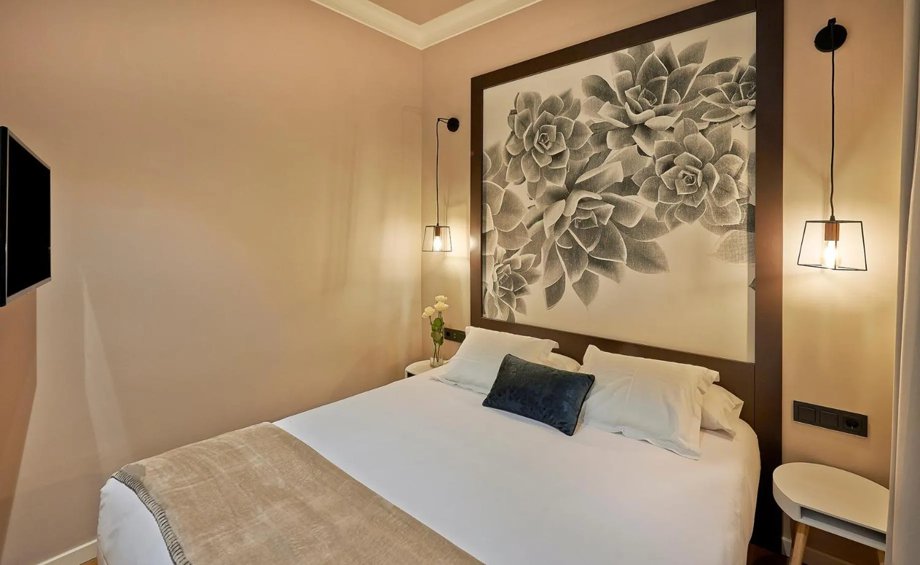 Bed in Hostal Central Barcelona