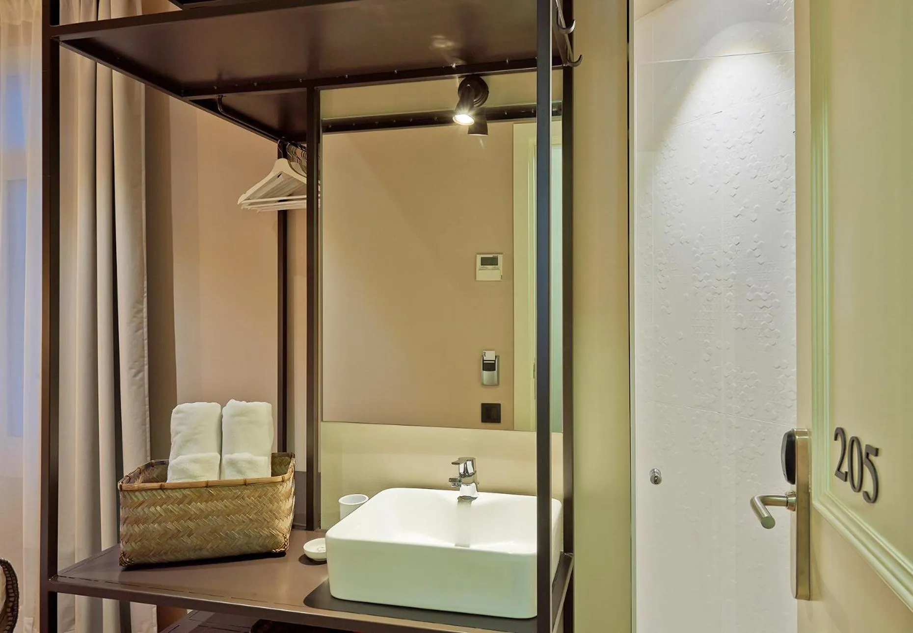 Bathroom in Hostal Central Barcelona