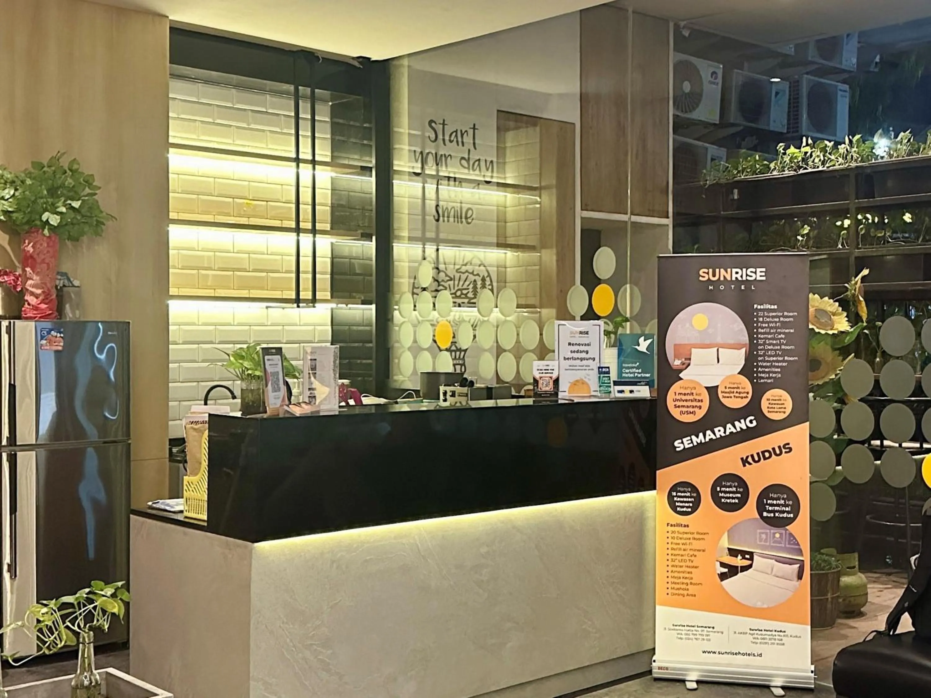 Lobby or reception in Sunrise Hotel Semarang