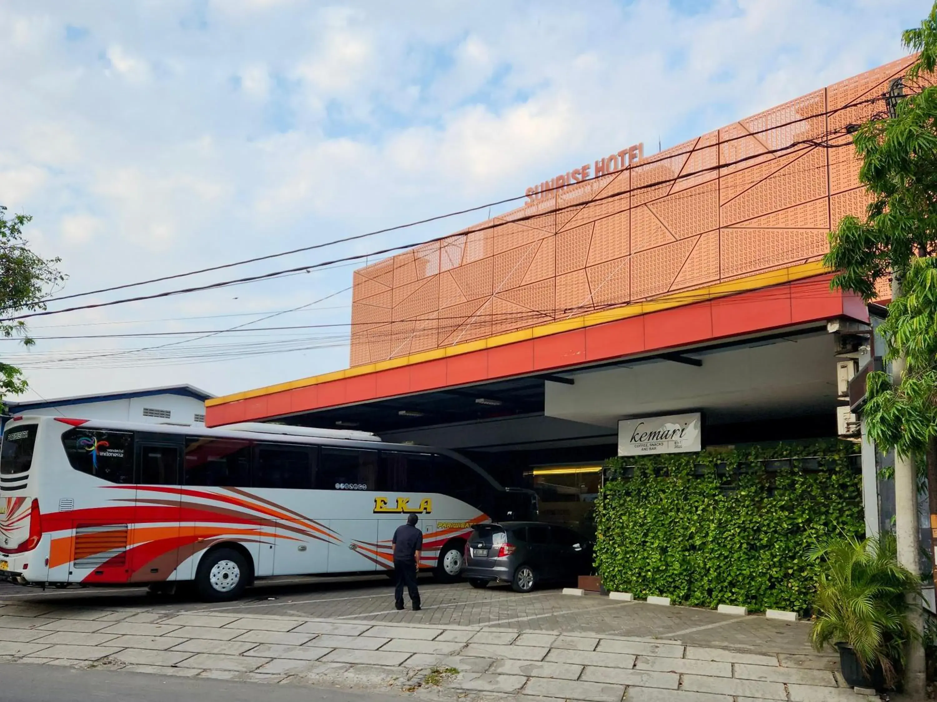 Property building in Sunrise Hotel Semarang Property building in Sunrise Hotel Semarang