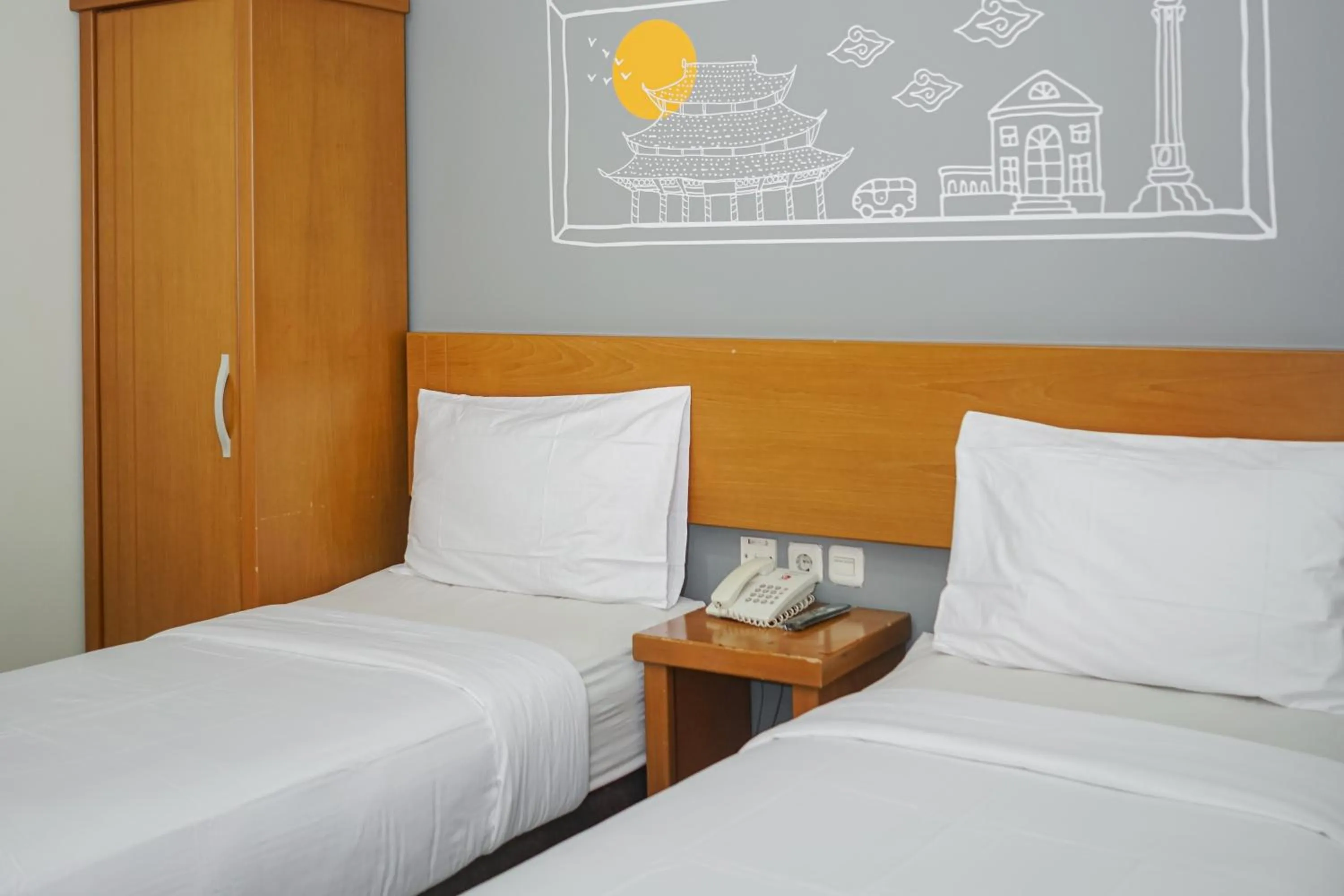 Bedroom, Bed in Sunrise Hotel Semarang