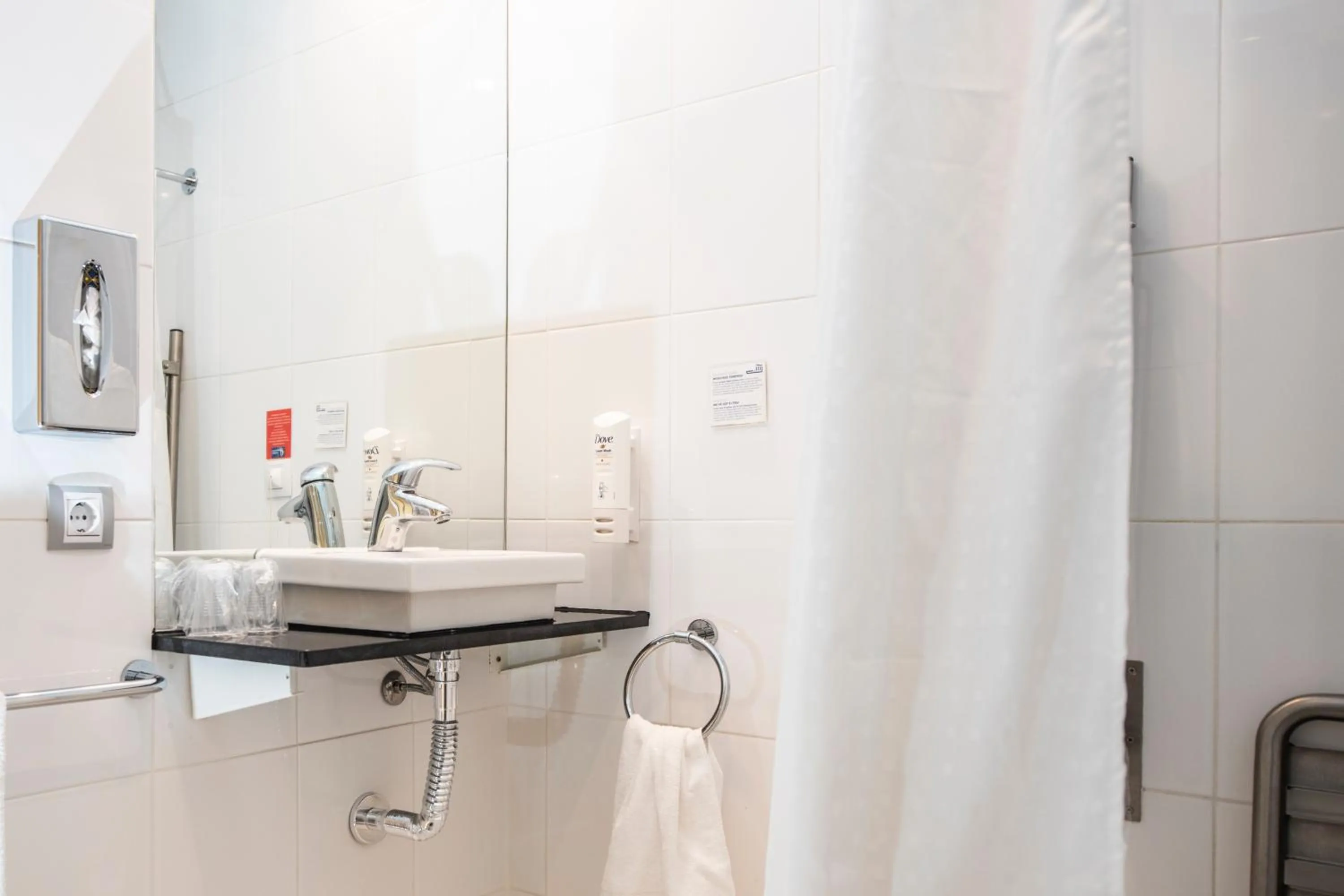 Shower in Holiday Inn Express Sant Cugat by IHG