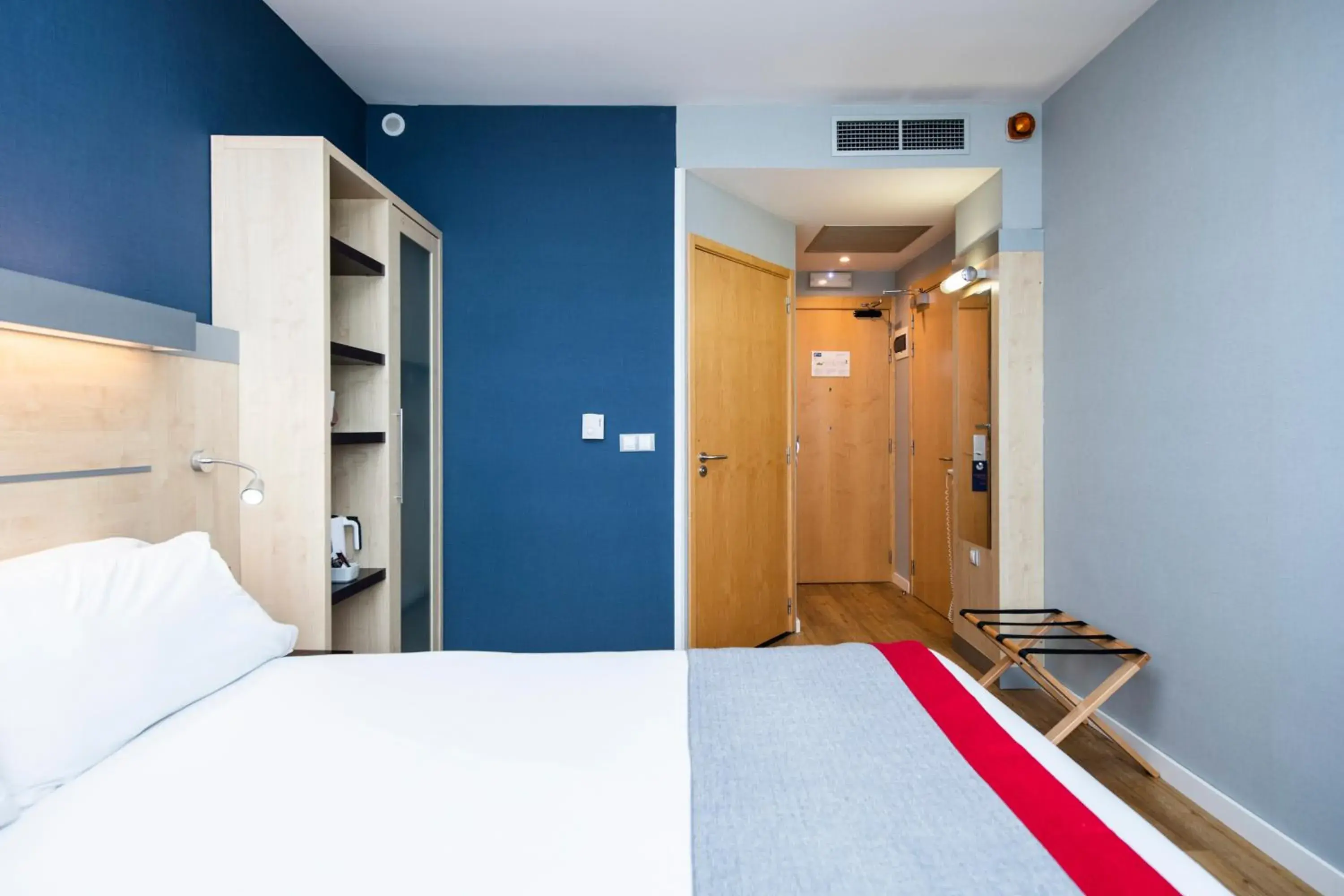 Standard Queen Room - Accessible with Free Breakfast in Holiday Inn Express Sant Cugat by IHG Standard Queen Room - Accessible with Free Breakfast in Holiday Inn Express Sant Cugat by IHG