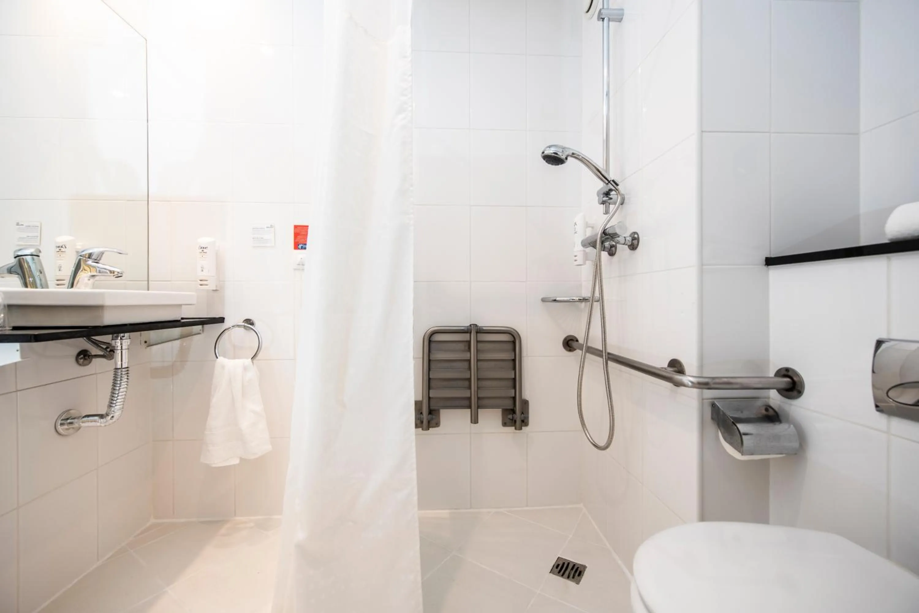 Shower in Holiday Inn Express Sant Cugat by IHG