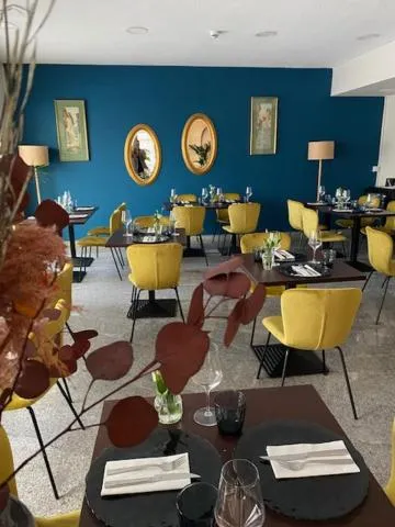 Restaurant/places to eat in Hotel Aubí