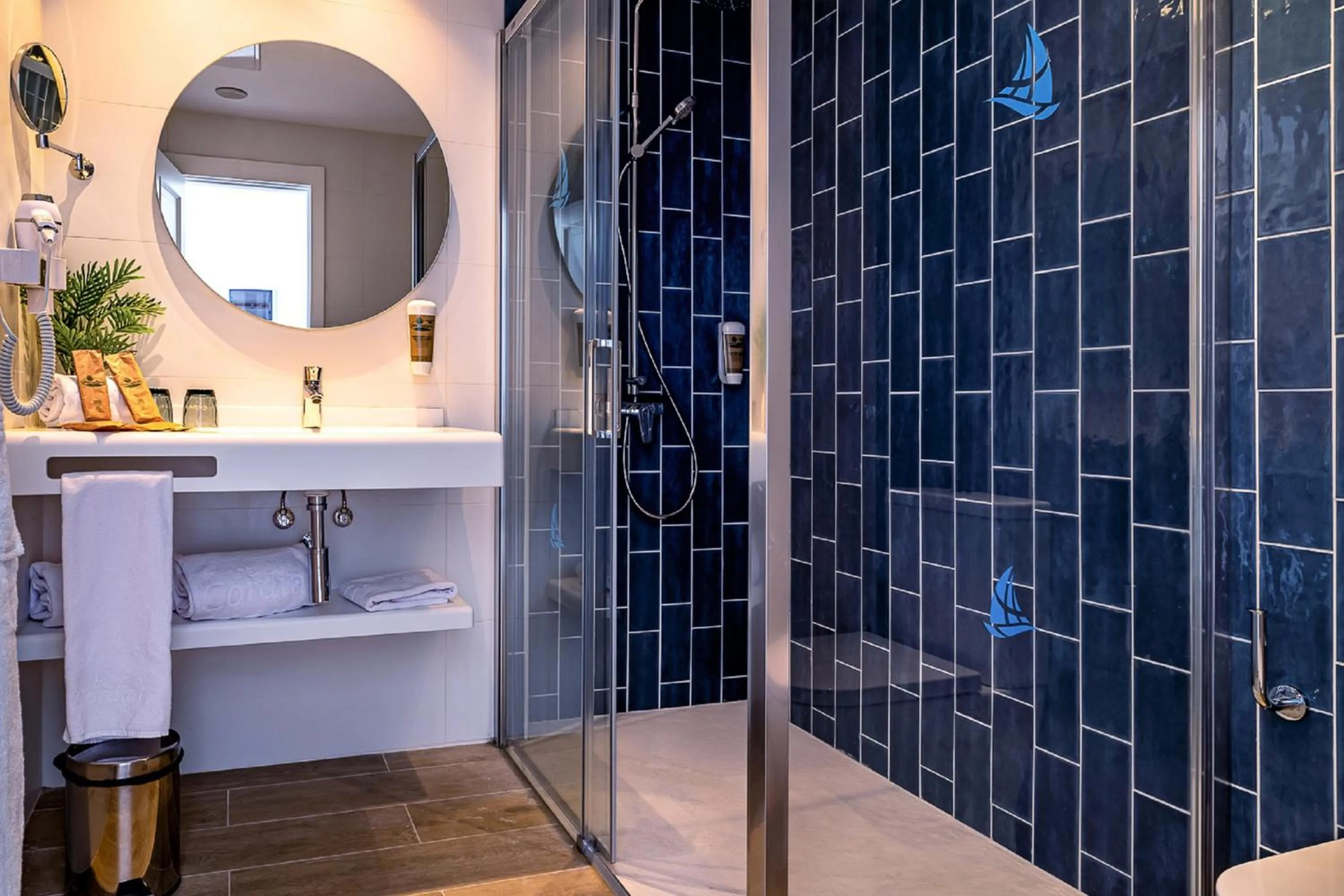 Shower in Hotel Cordial Marina Blanca