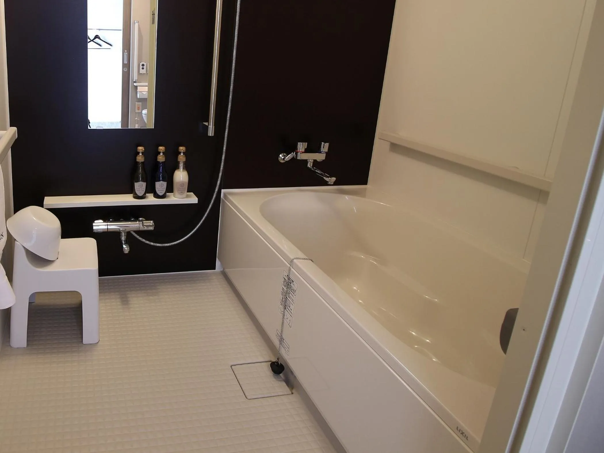 Photo of the whole room in Meitetsu Inn Nagoyaeki Shinkansenguchi