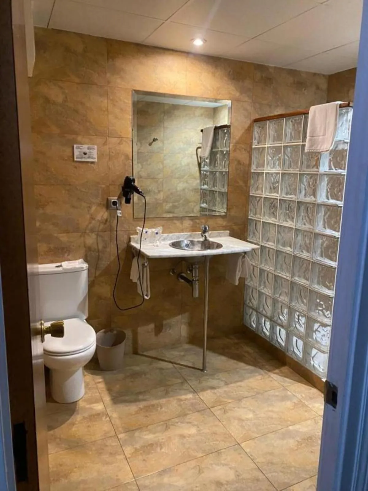 Bathroom in Rallye Hotel